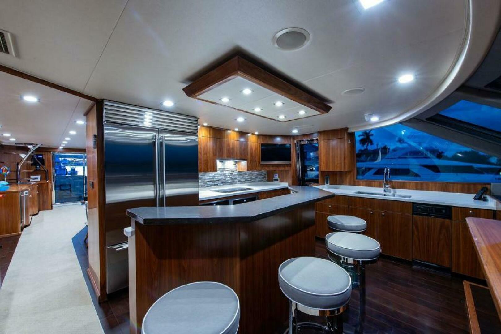 2018 Viking Enclosed Flybridge - Image 15