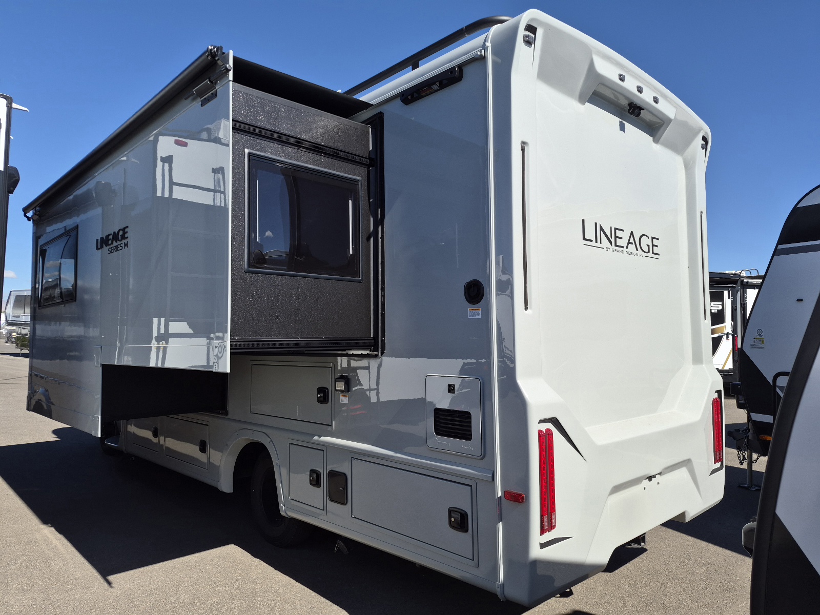 2027 Grand Design Lineage Series M 25FW - Image 3