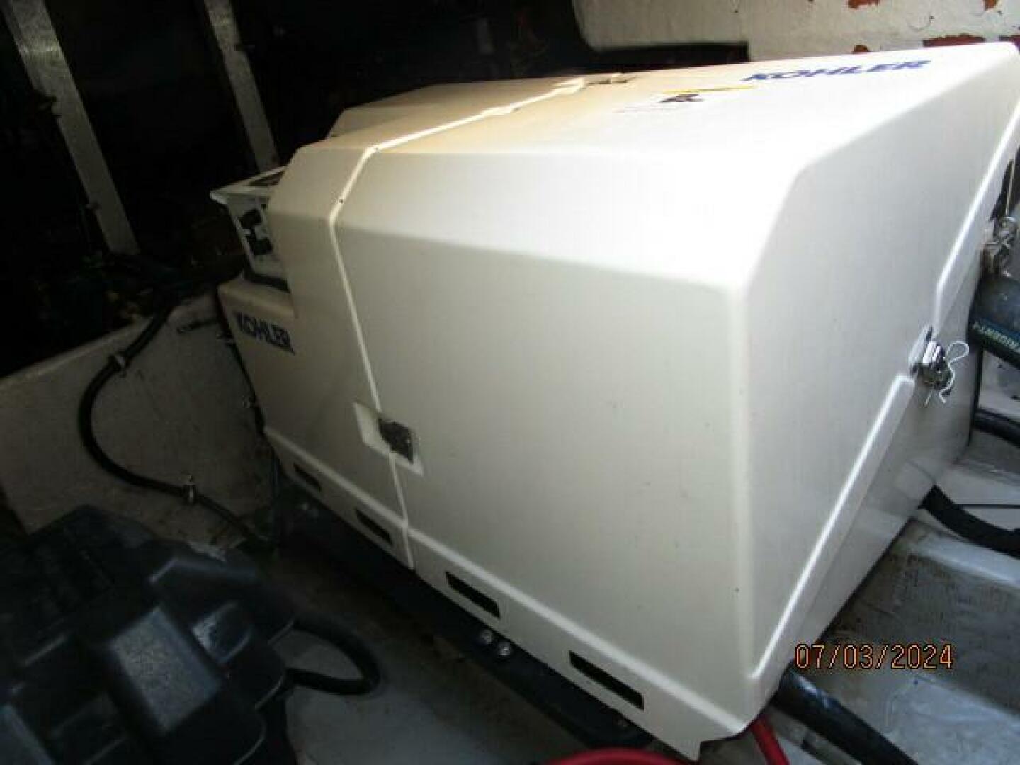 1996 Wellcraft 3300 Coastal - Image 54