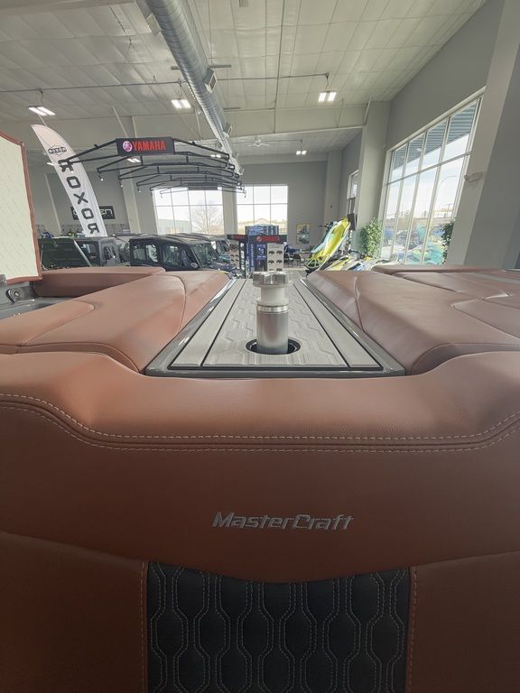 2025 MasterCraft XT22 - Image 24