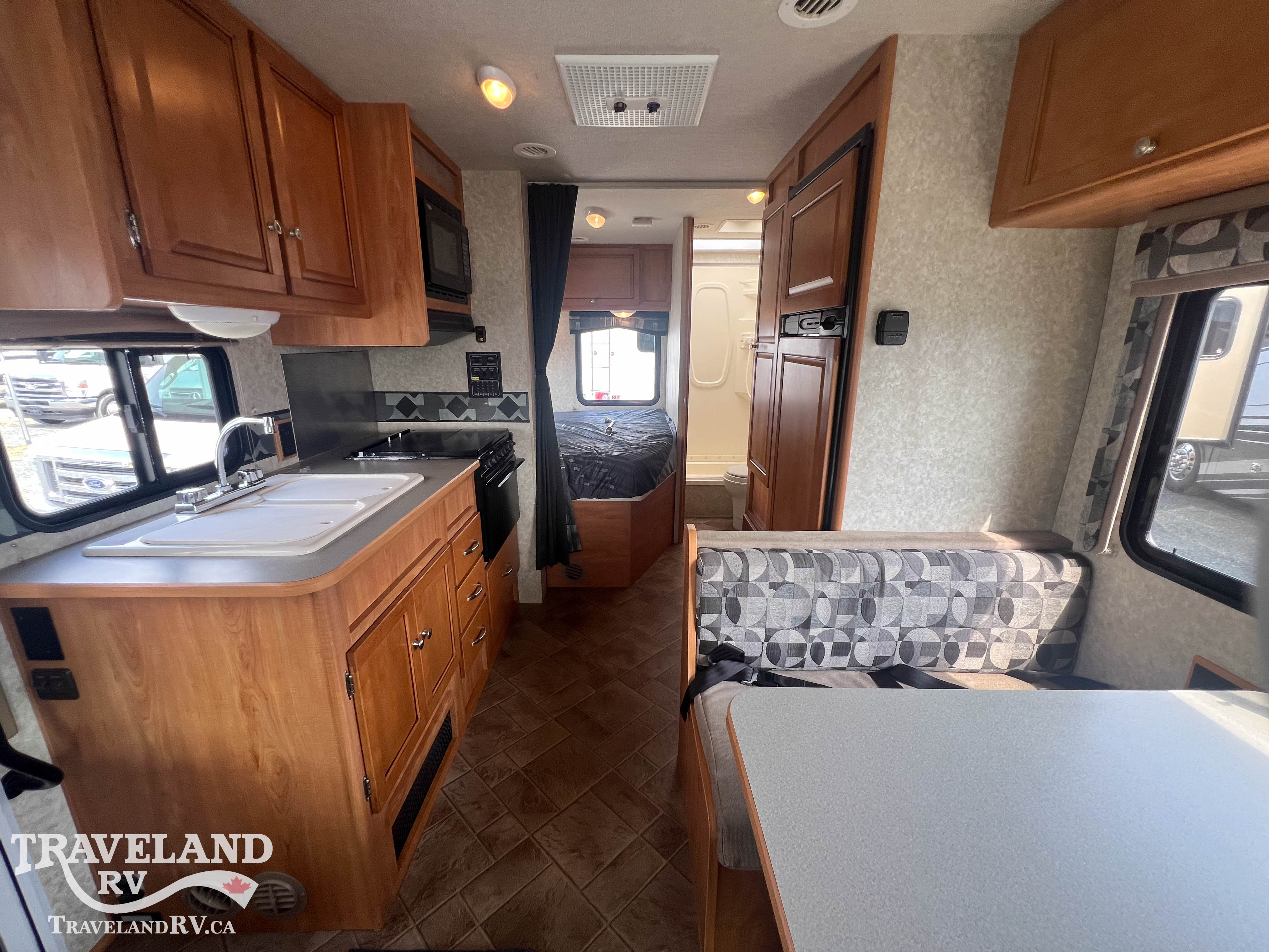 2010 Winnebago Access 24V - Image 3