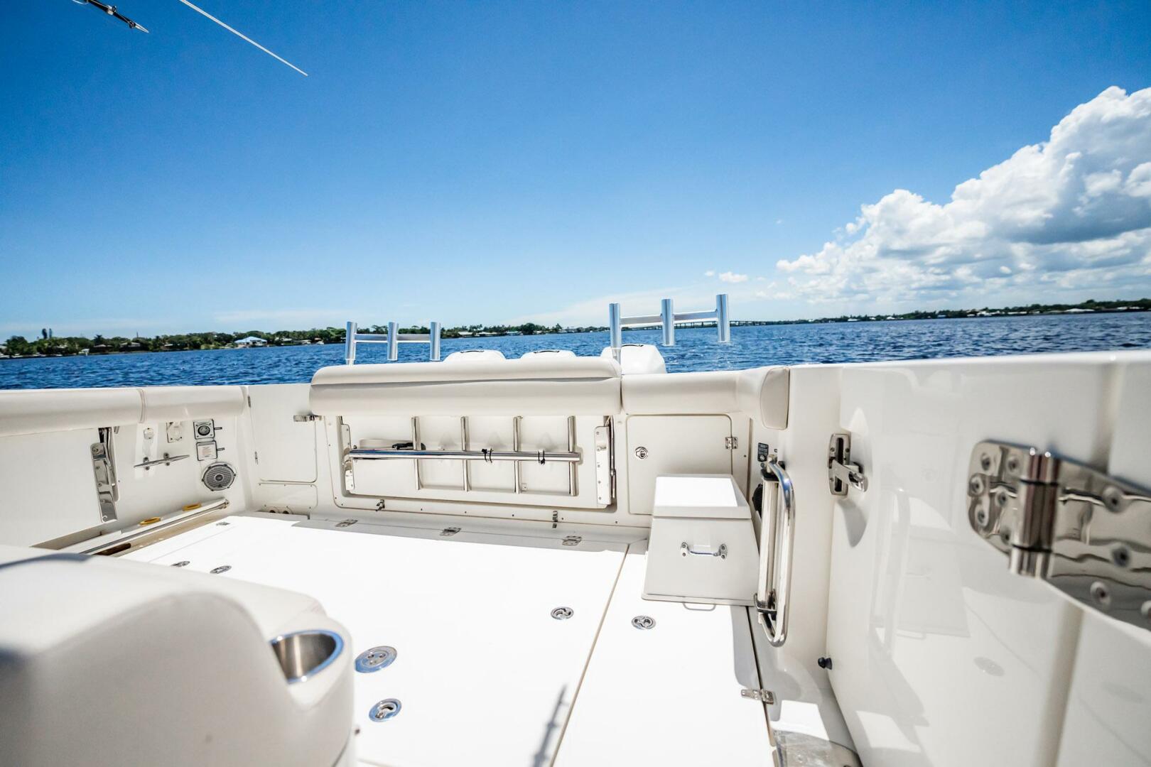 2018 Boston Whaler 380 Outrage - Image 44