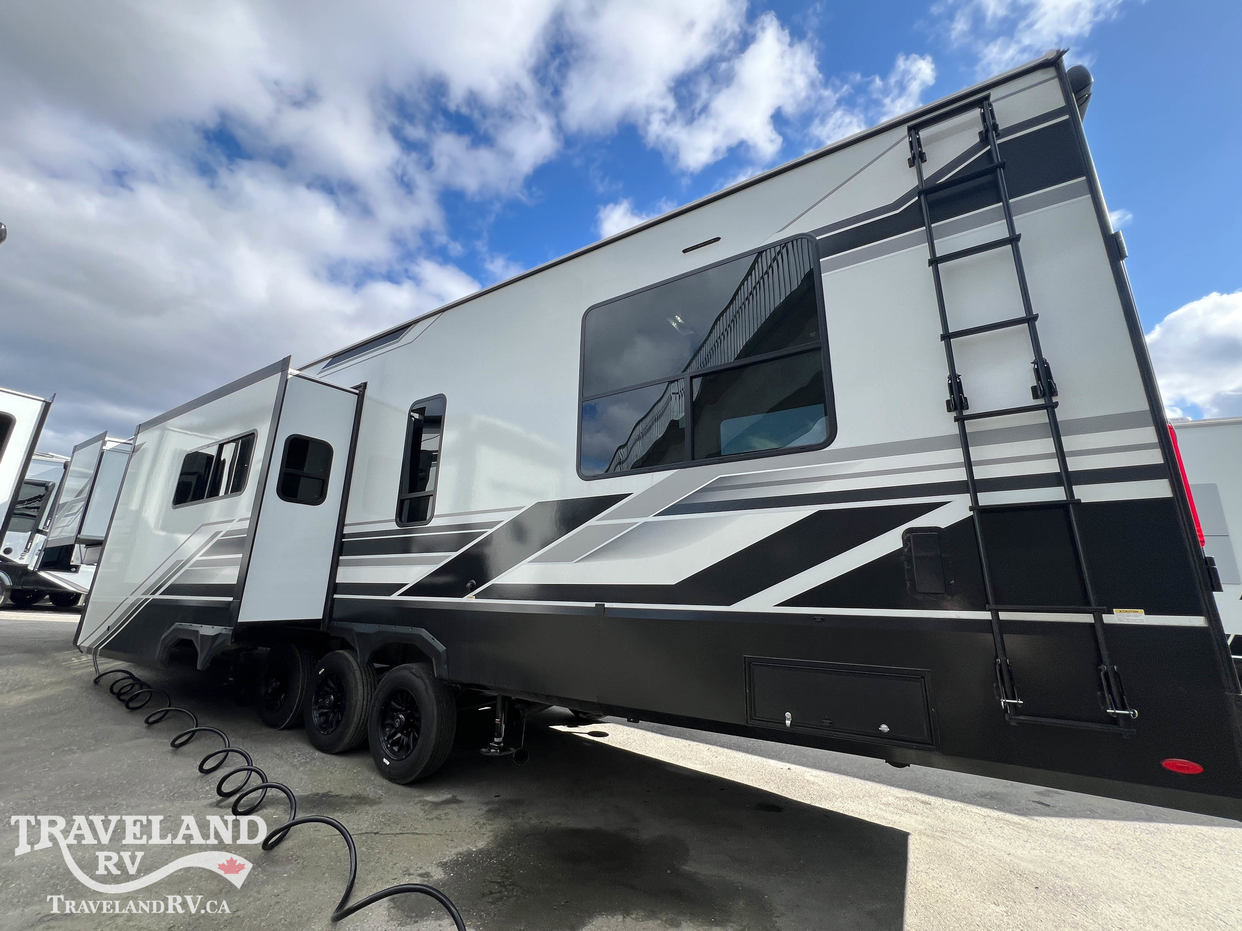 2026 Grand Design Momentum G-Class Fifth Wheel 394G - Image 5