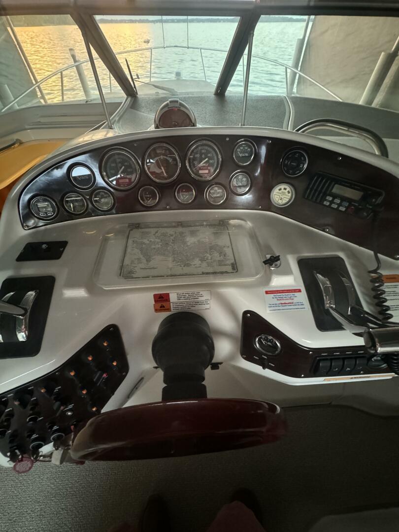 2003 Chris-Craft 328 Express Cruiser - Image 6