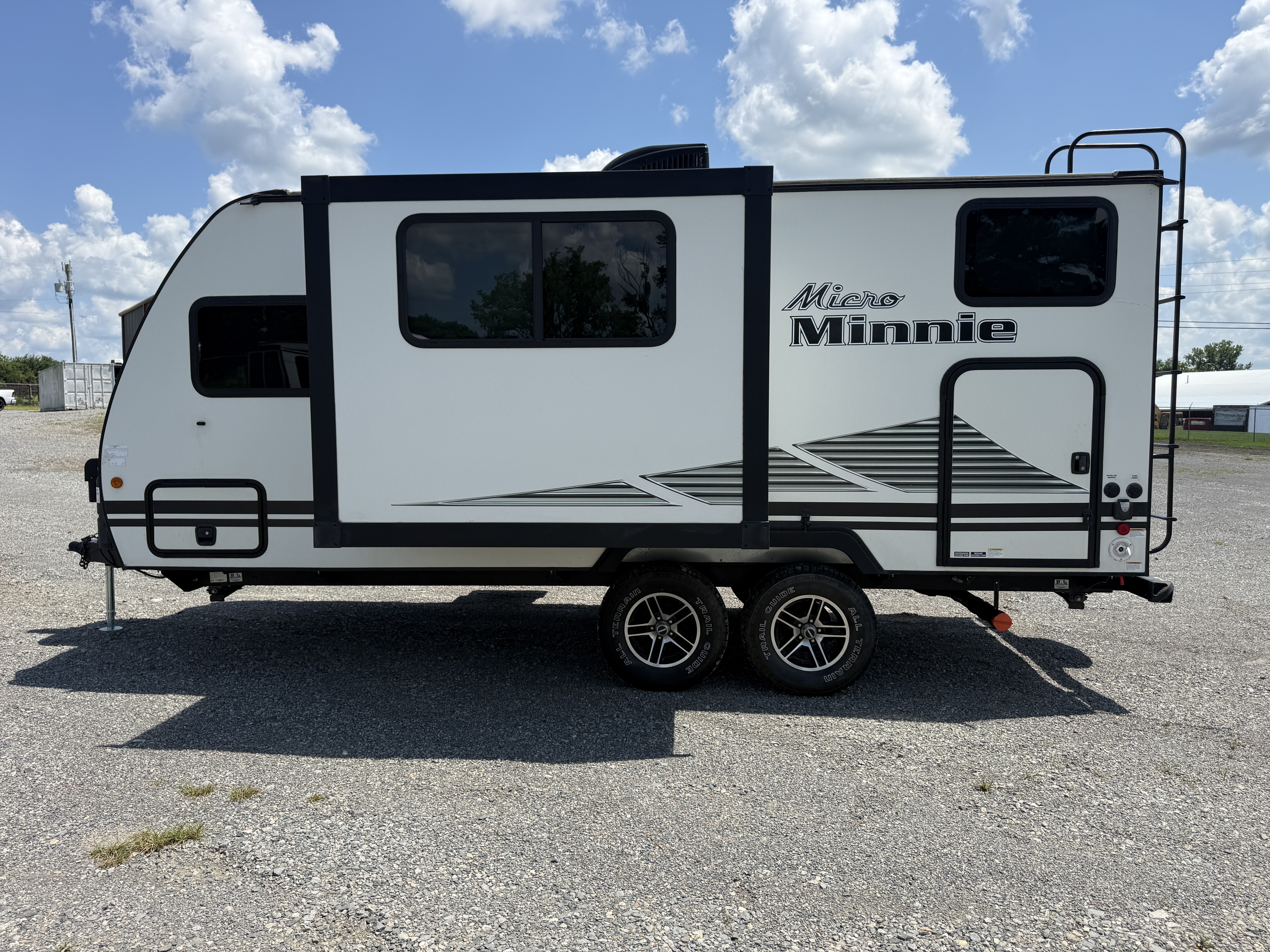 2021 Winnebago Micro Minnie 2100BH - Image 4