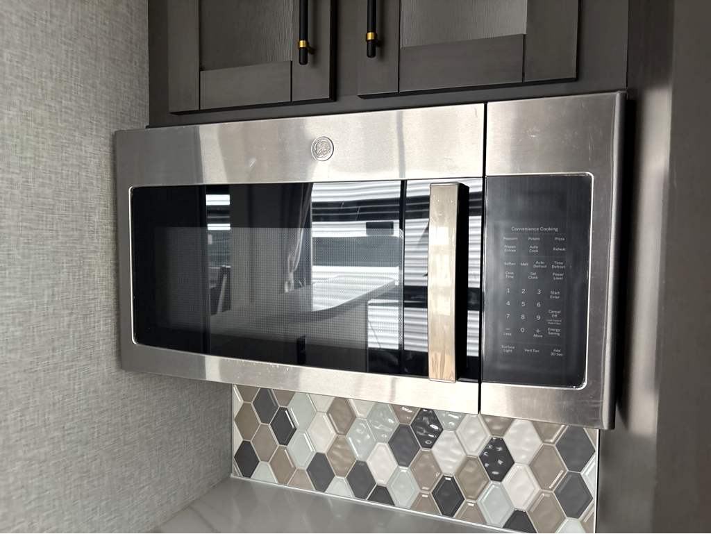 2025 CROSSROADS REDWOOD REGENCY 3881FKL - Image 29