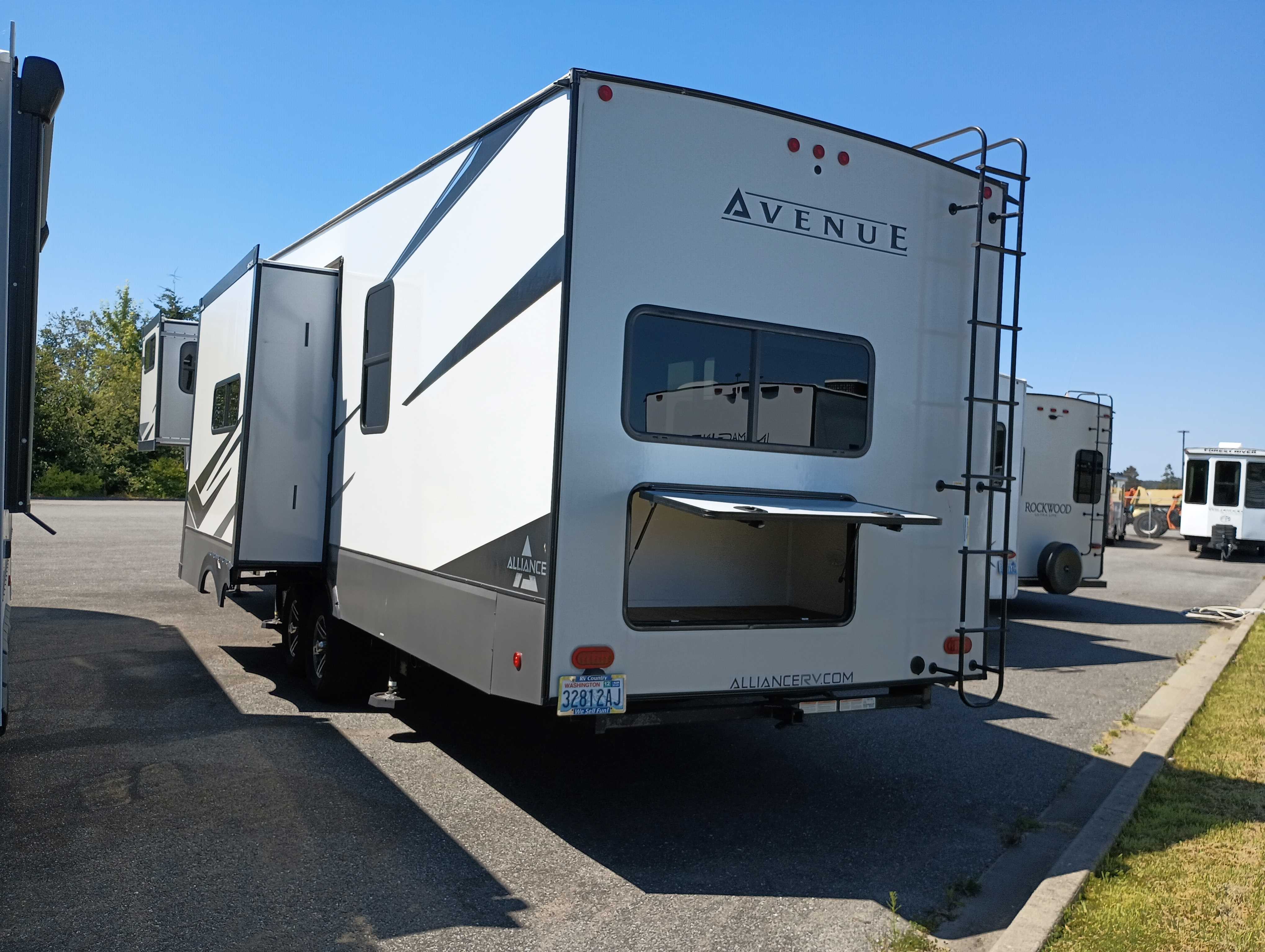 2022 Alliance RV Avenue 36BRM - Image 2