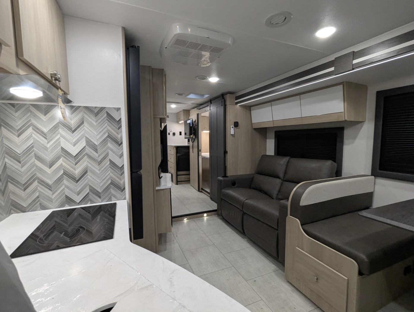 2026 Coachmen Entourage 340BH - Image 14