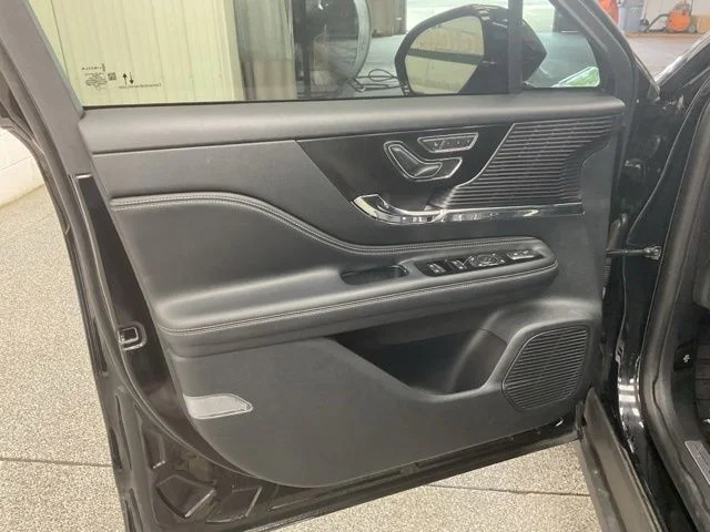 2022 Lincoln Corsair Utility 4D Reserve AWD - Image 11