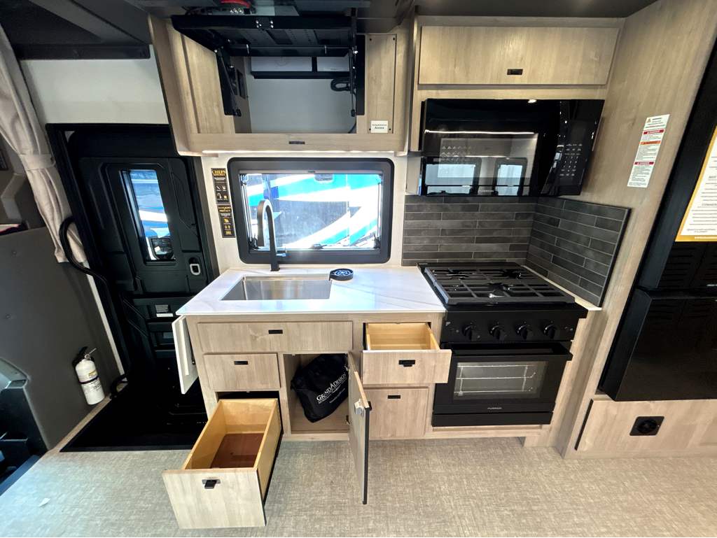 2026 GRAND DESIGN LINEAGE SERIESF 31ZW - Image 23