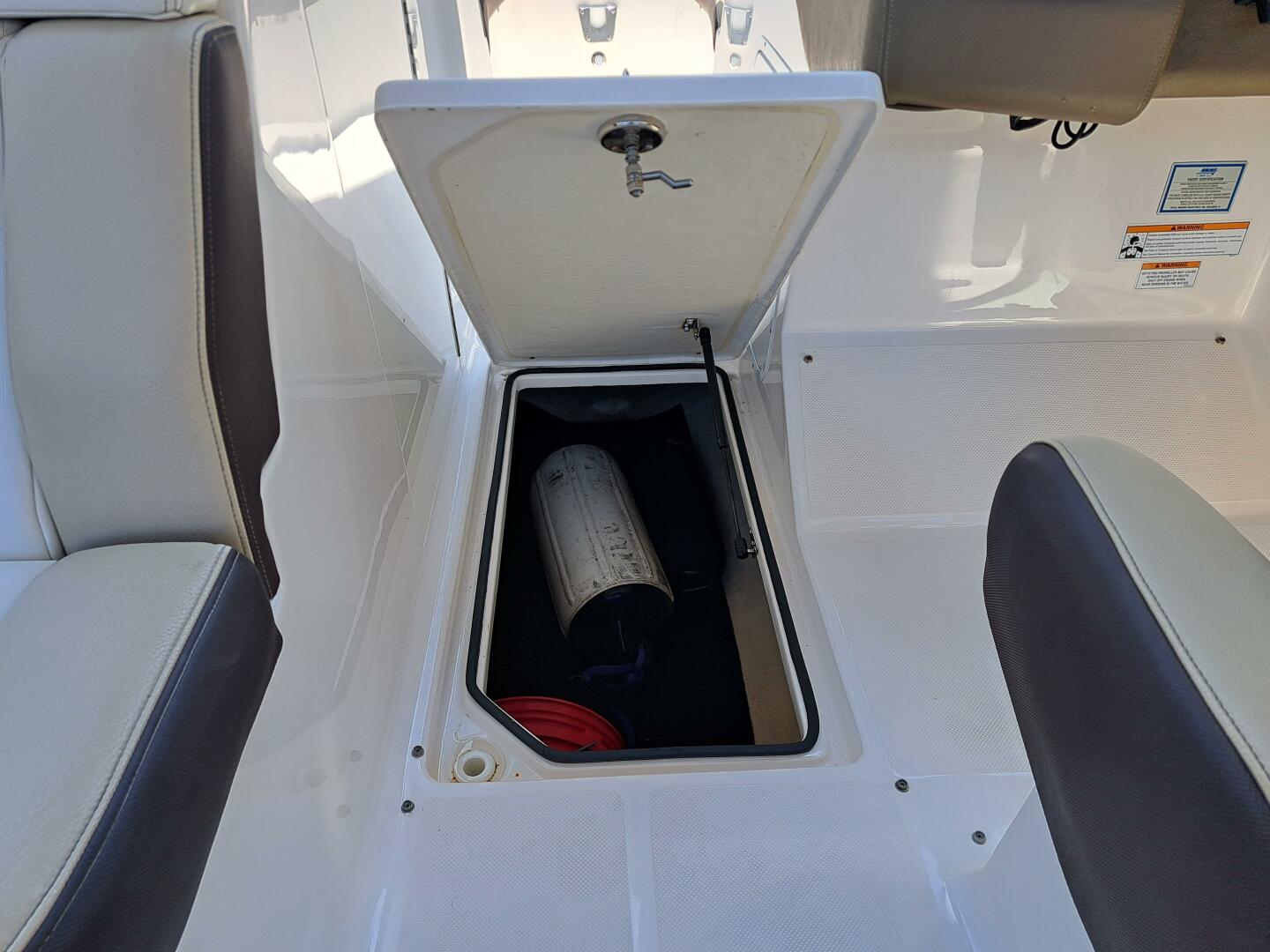 2014 Regal 2700 Bowrider - Image 31
