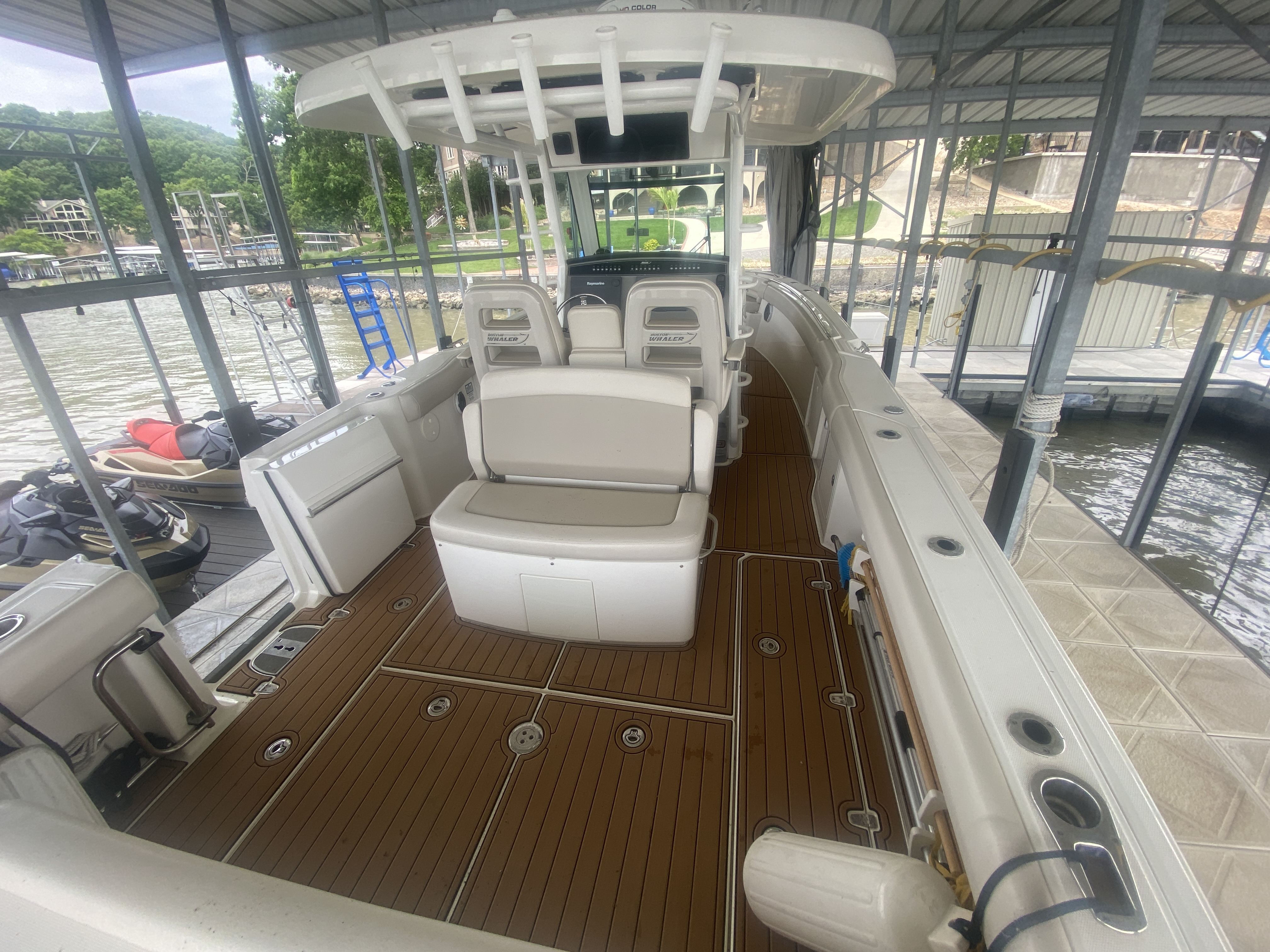 2016 Boston Whaler 330 Outrage - Image 28