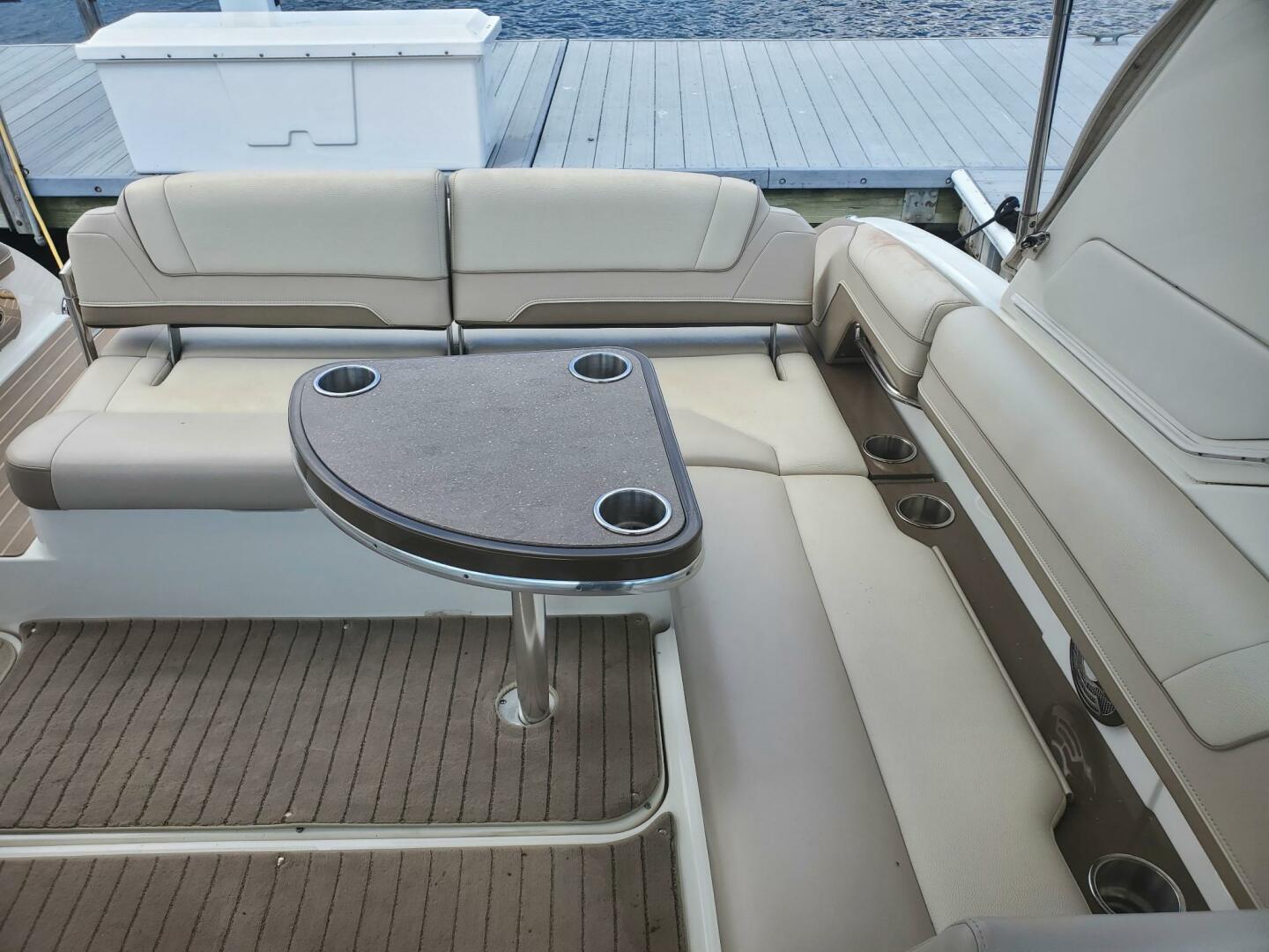 2015 Formula 330 Crossover Bowrider - Image 11