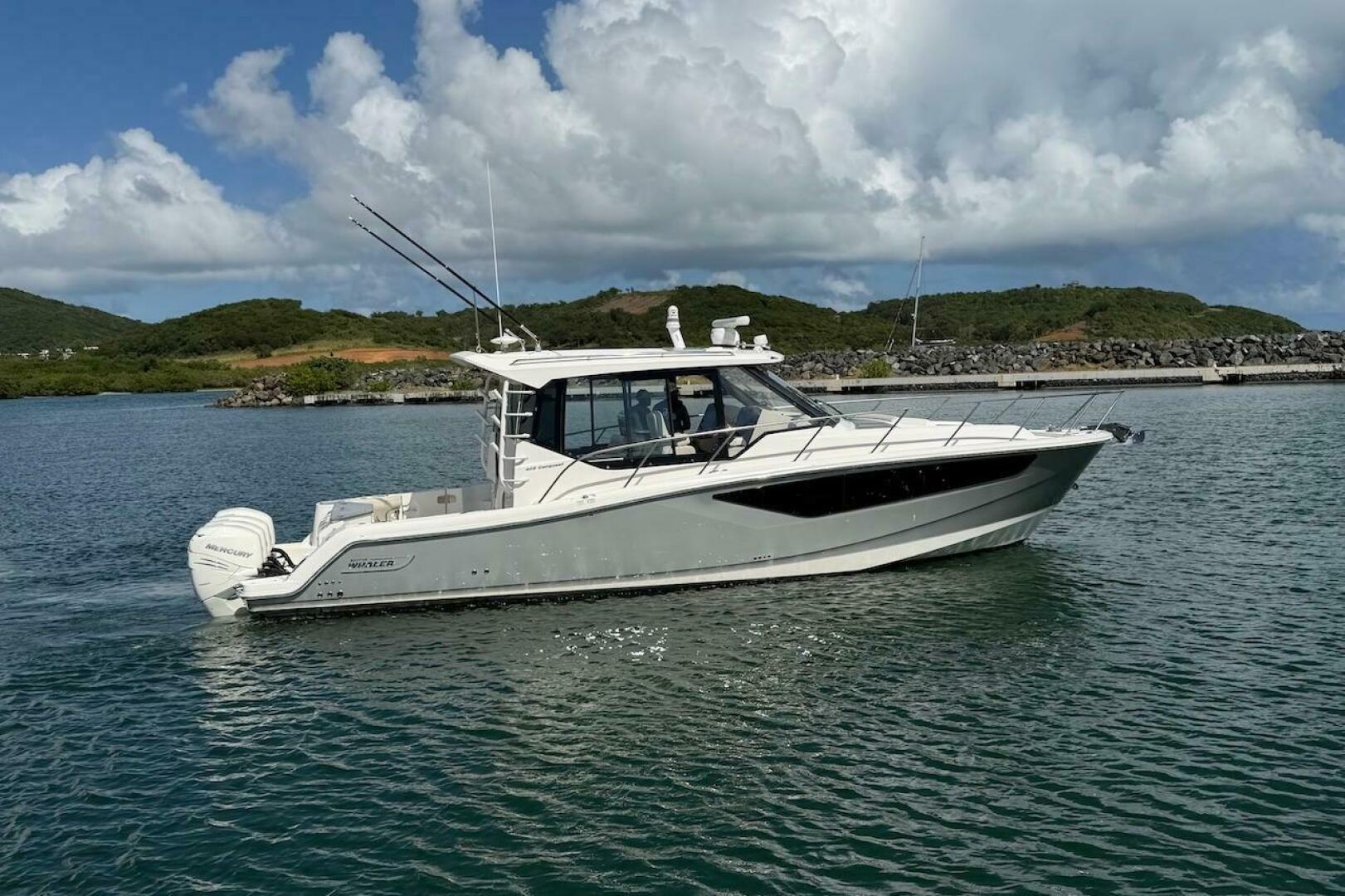 2021 Boston Whaler 405 Conquest - Image 2