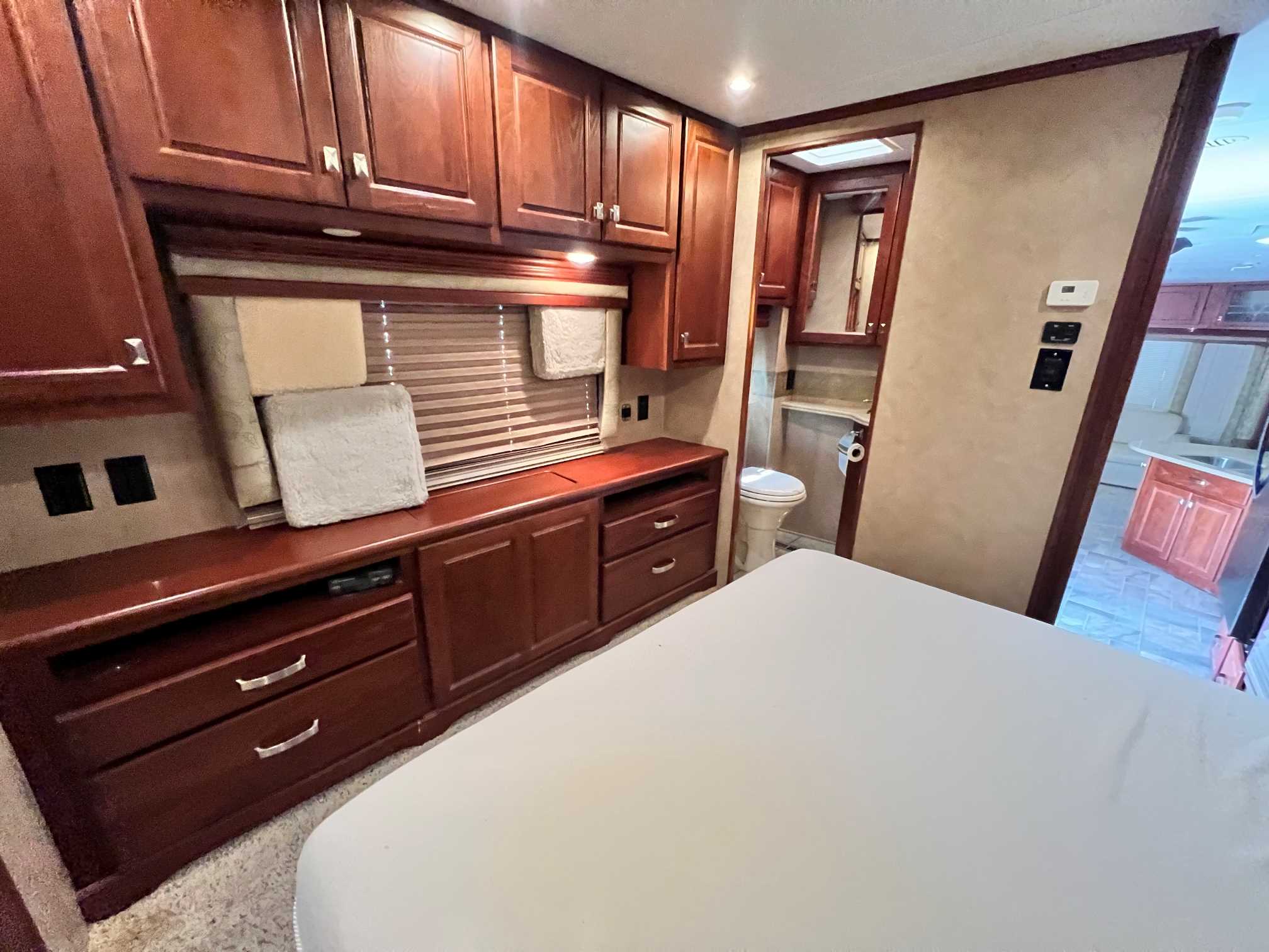 2010 Carriage Carri-Lite 37MSTR - Image 23