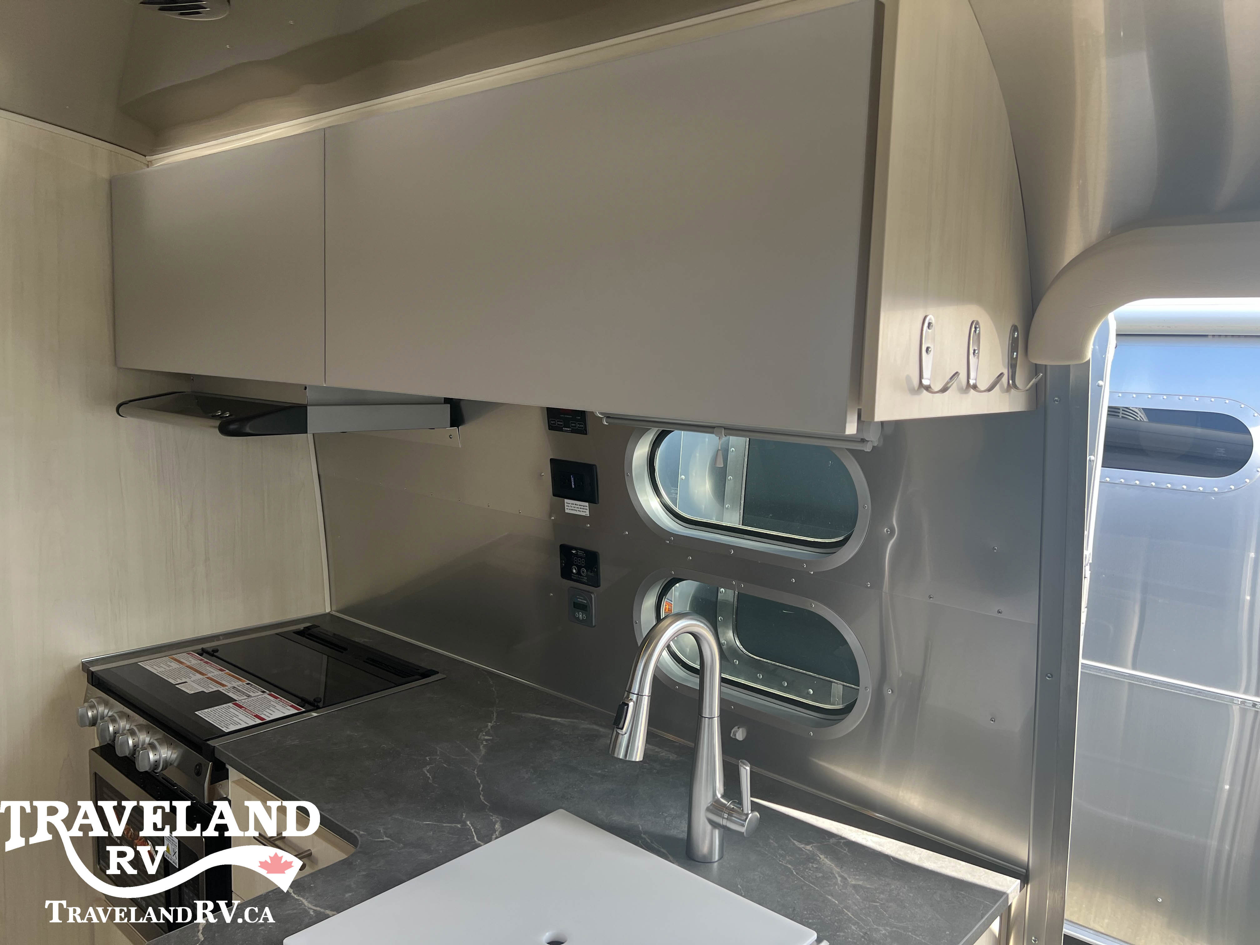 2026 Airstream Flying Cloud 27FB - Image 12