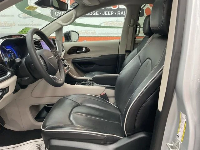 2024 Chrysler Pacifica Wagon 4D Limited - Image 8