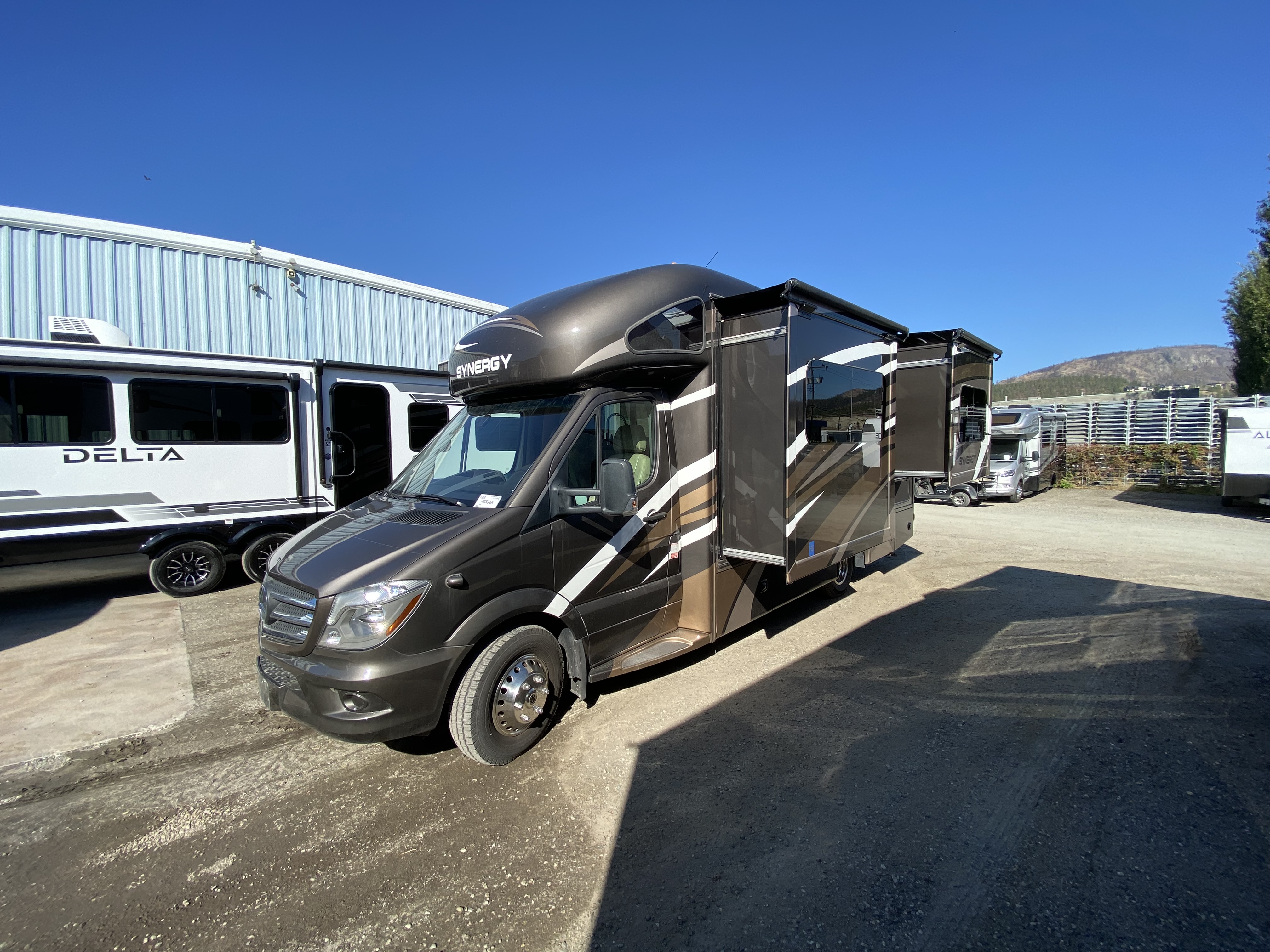 2019 THOR MOTOR COACH SYNERGY SS24 - Image 4