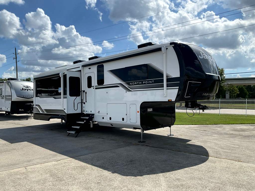 2027 JAYCO NORTH POINT 310RLTS - Image 1