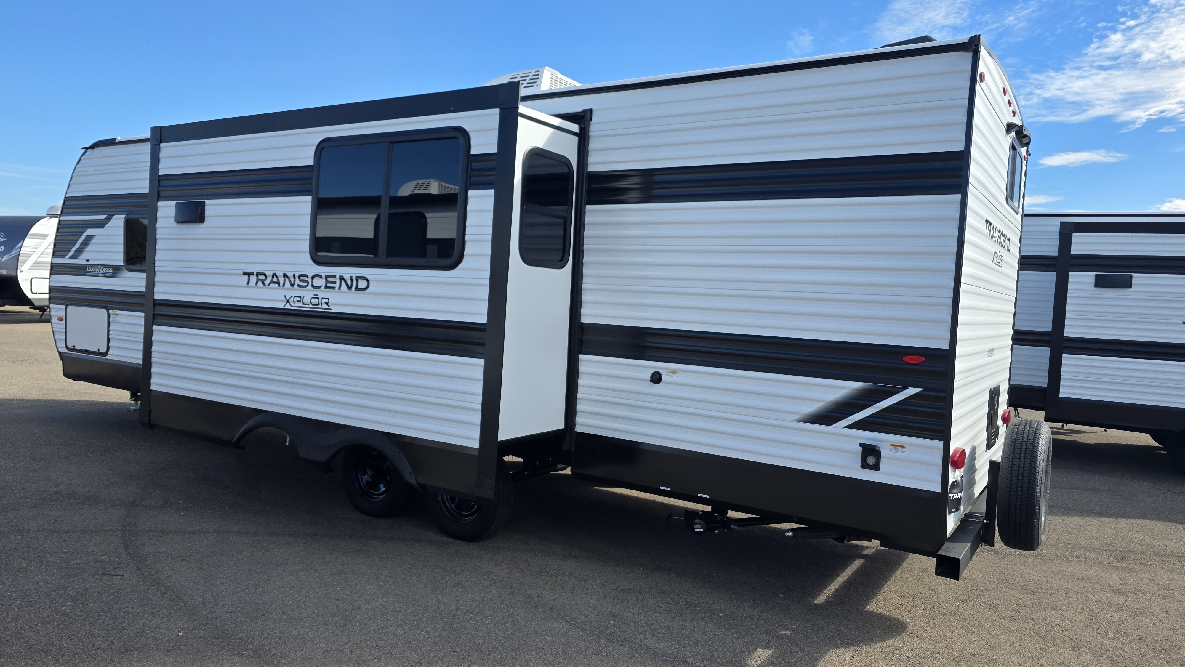 2027 GRAND DESIGN TRANSCEND 26BHX - Image 3