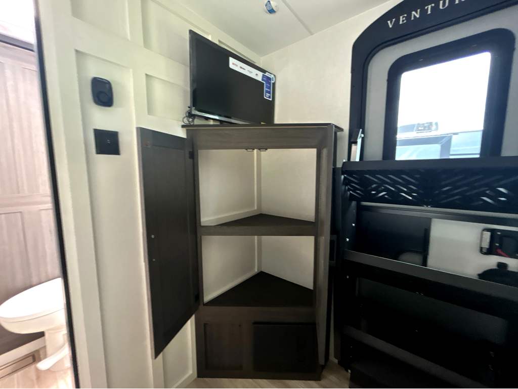 2027 VENTURE RV STRATUS 282VFD - Image 20