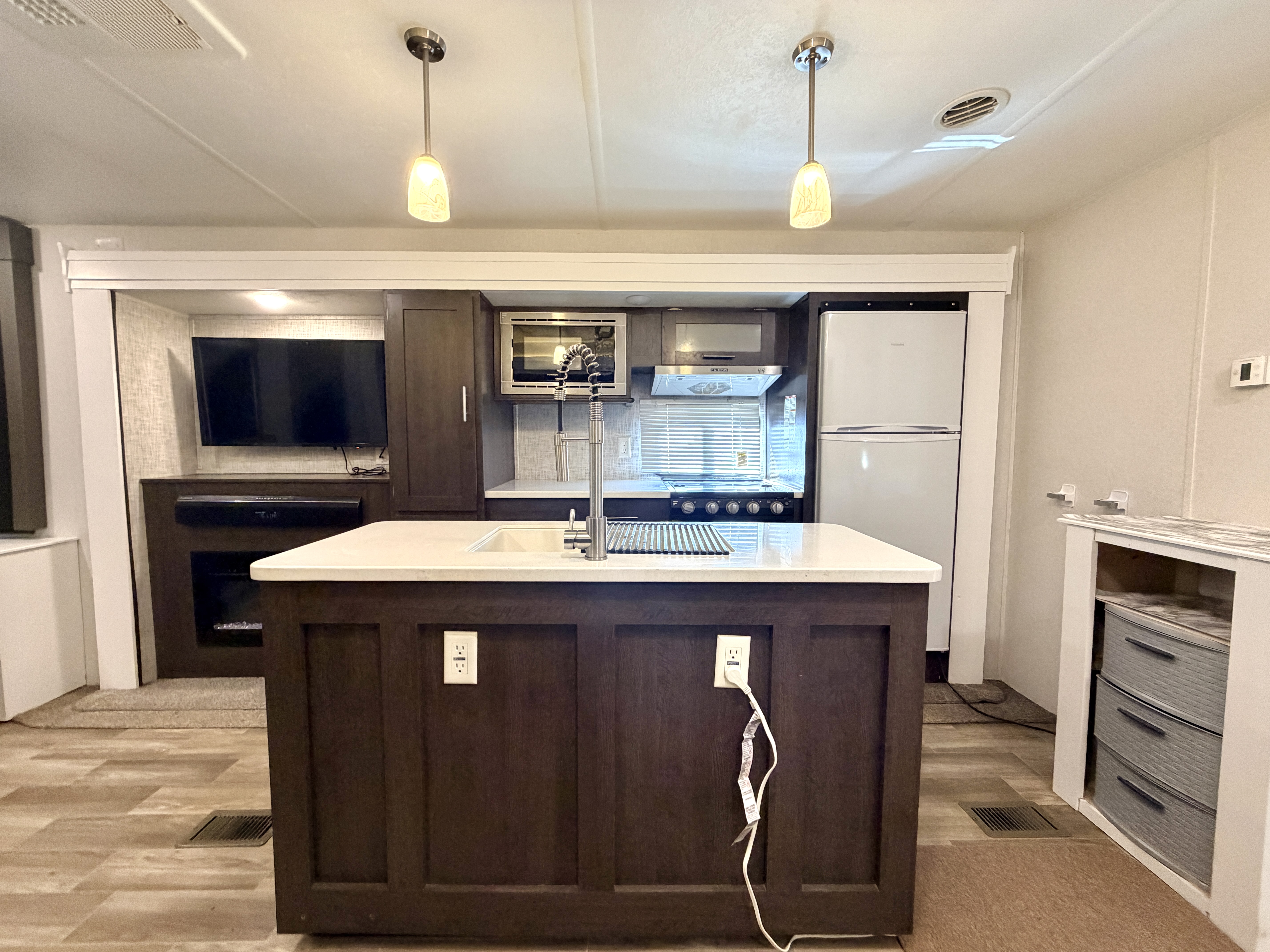 2019 Forest River Wildwood 27RE - Image 10