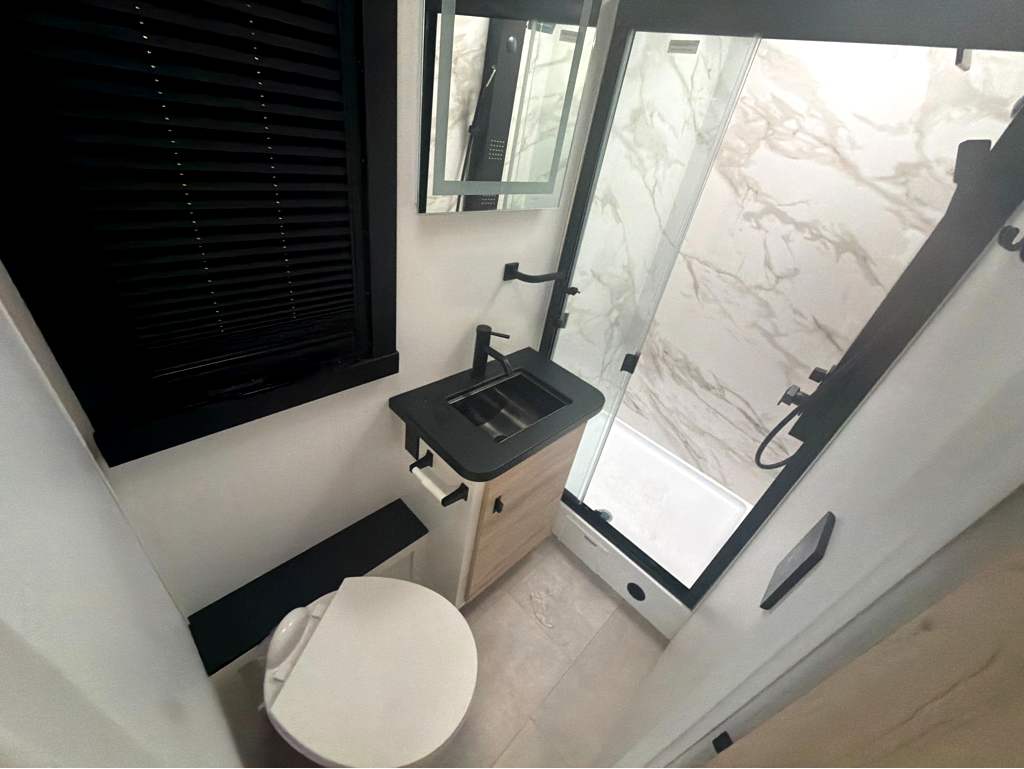 2027 ENTEGRA COACH QWEST 25L - Image 12