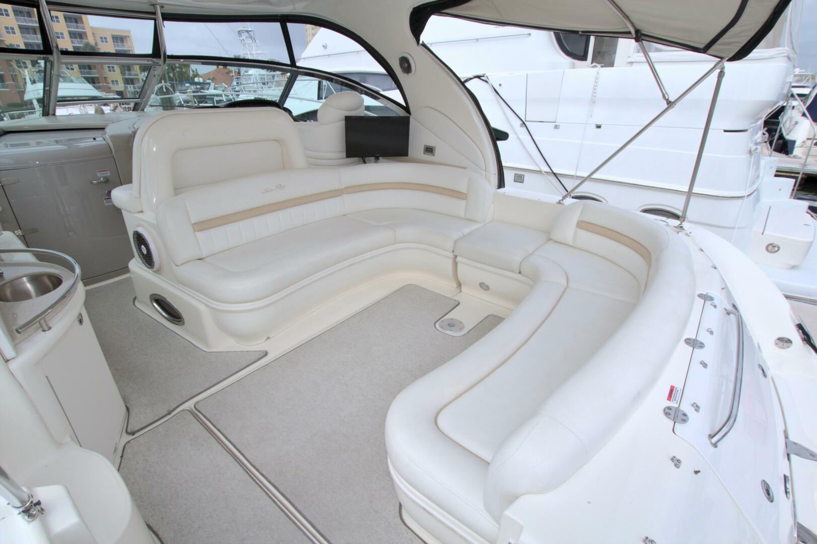 2009 Sea Ray 44 Sundancer - Image 14