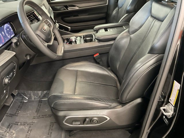 2024 Jeep Wagoneer Utility 4D Series III 4WD - Image 13