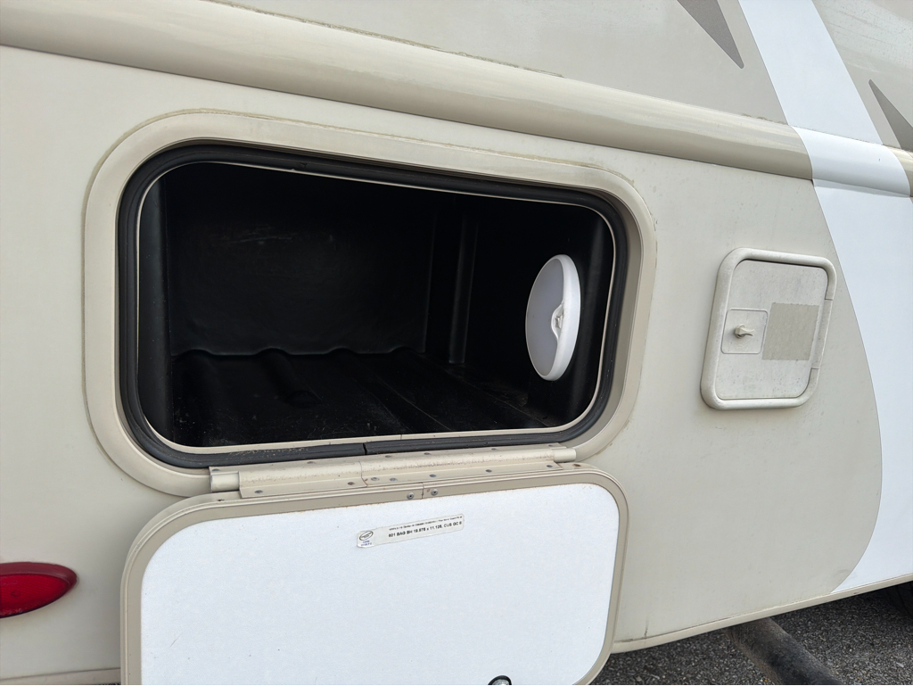 2019 Thor Motor Coach FOUR WINDS 24WS - Image 8