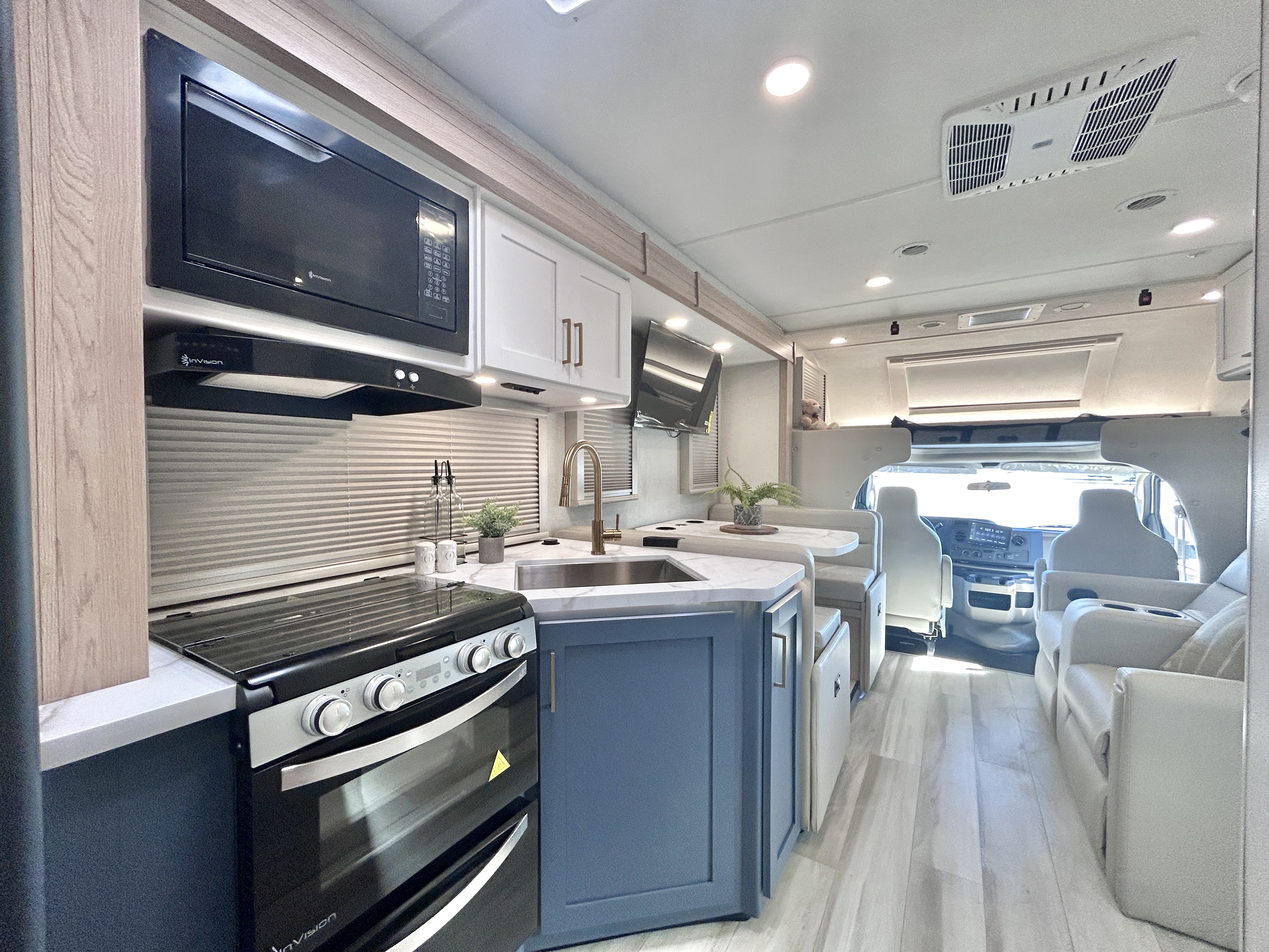 2027 Thor Motor Coach Quantum LC28 - Image 14