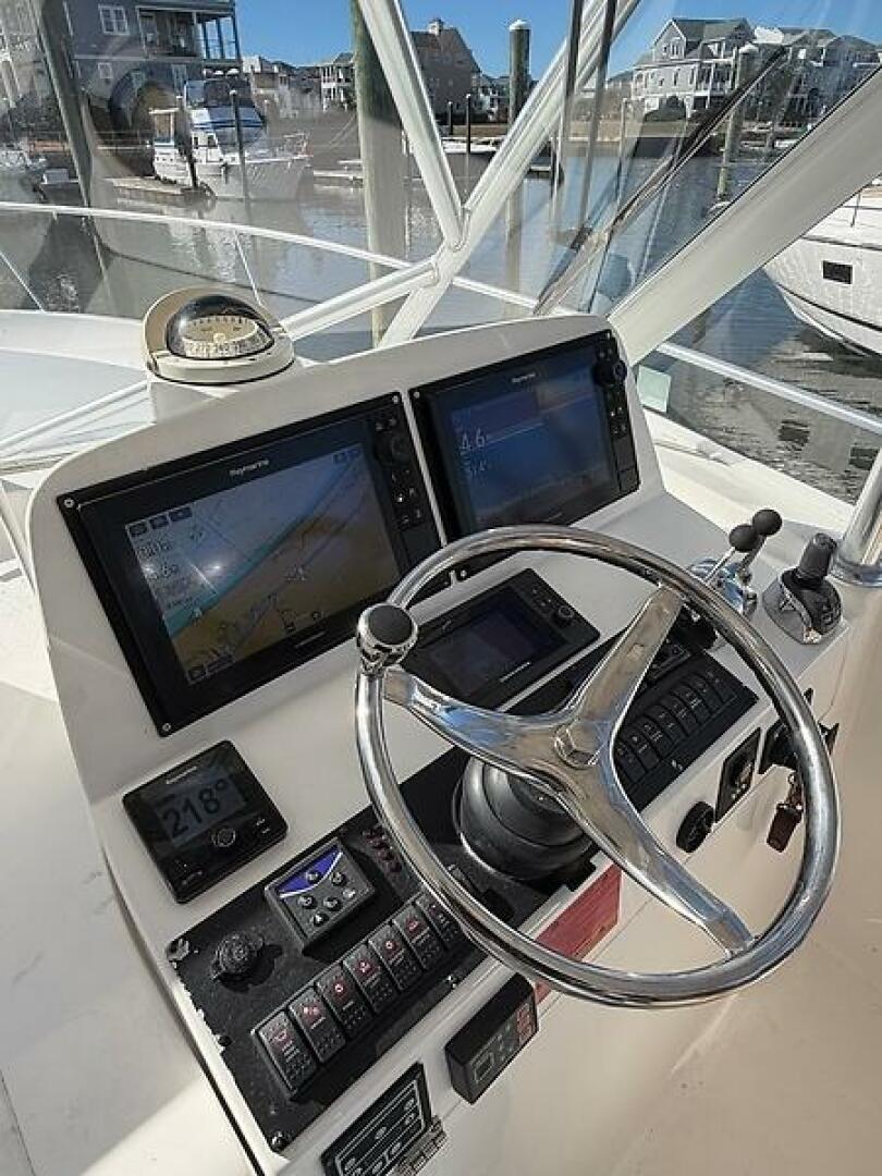 2011 Luhrs 37 IPS Canyon Series - Image 10