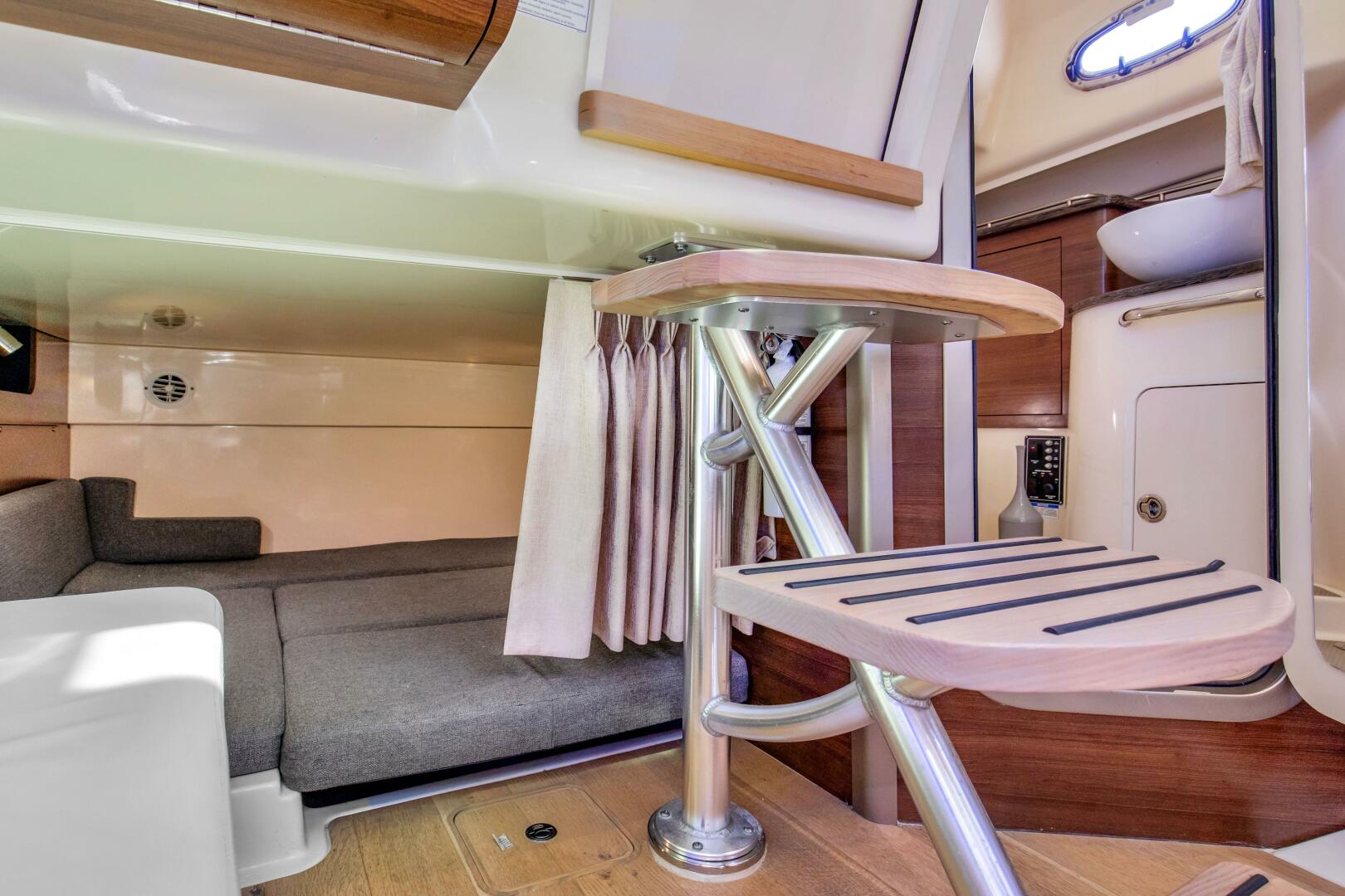 2019 Boston Whaler 345 CONQUEST - Image 13