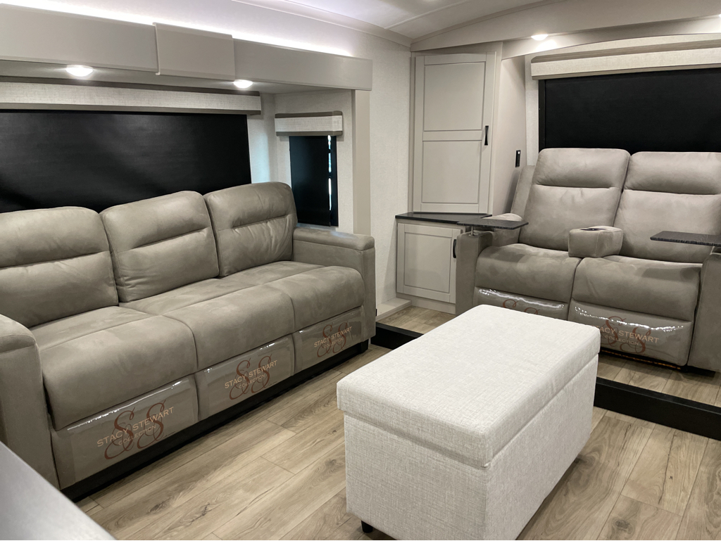 2026 Jayco North Point 382FLRB - Image 14