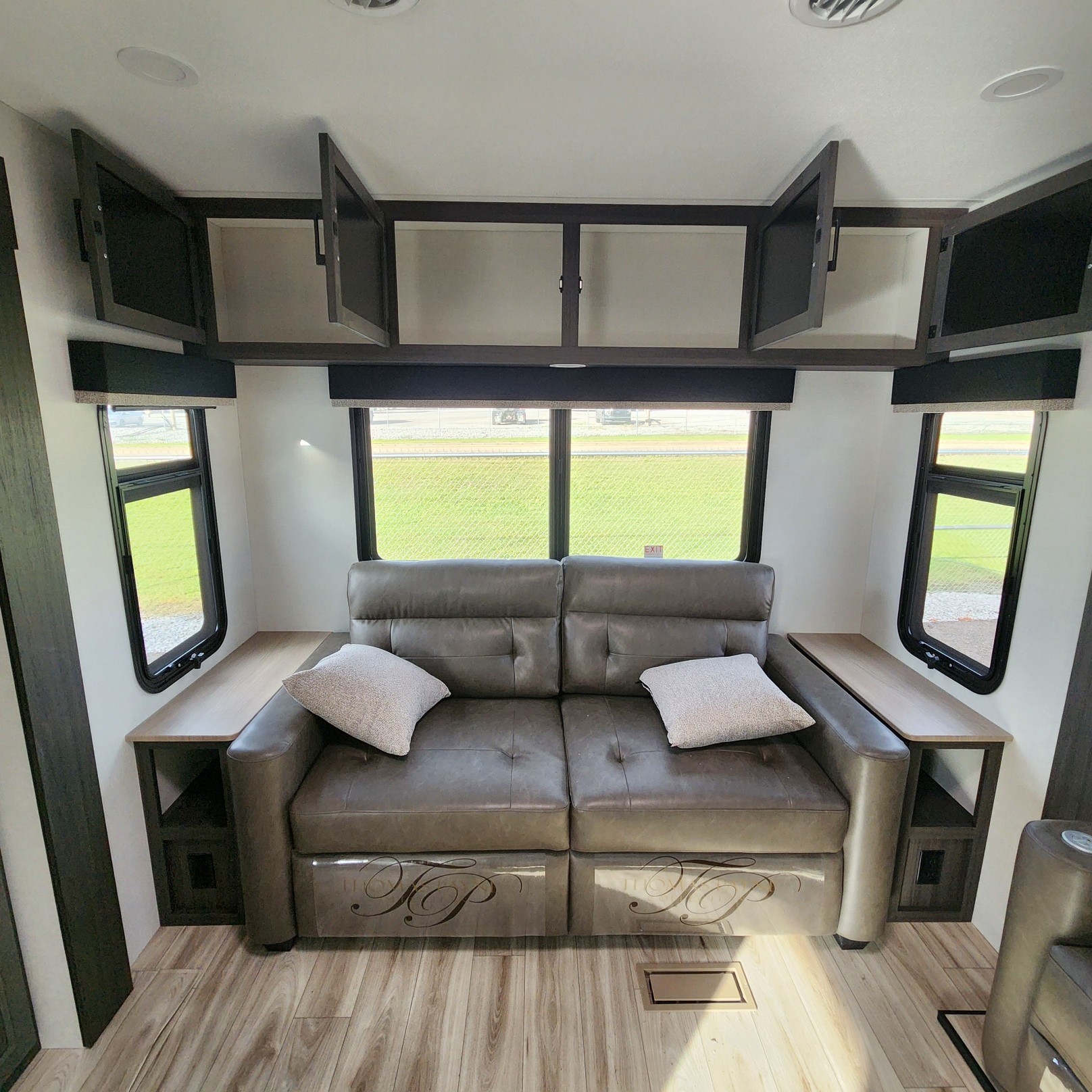 2026 VENTURE RV SPORTTREK 343VIK - Image 23
