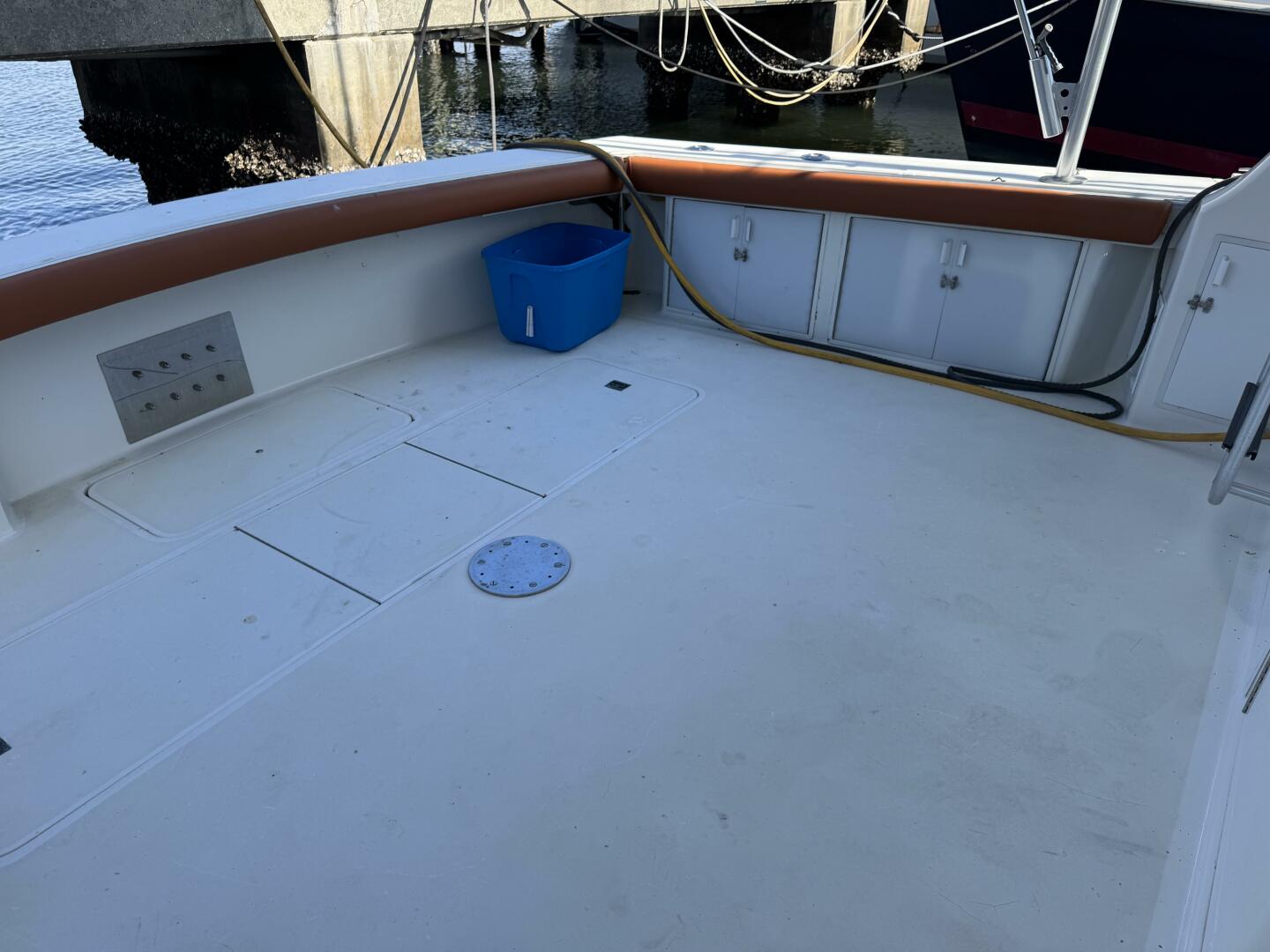 1995 Viking 58 Convertible - Image 9
