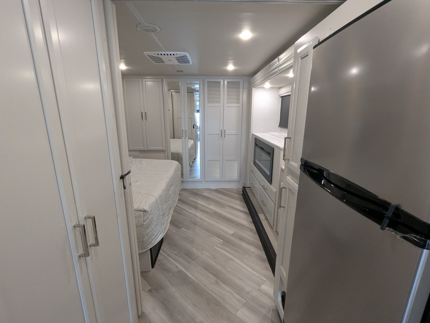 2026 Holiday Rambler Invicta 32RW - Image 26