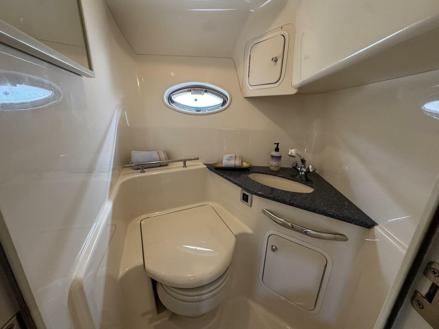 2003 Sea Ray 420 Sundancer - Image 33