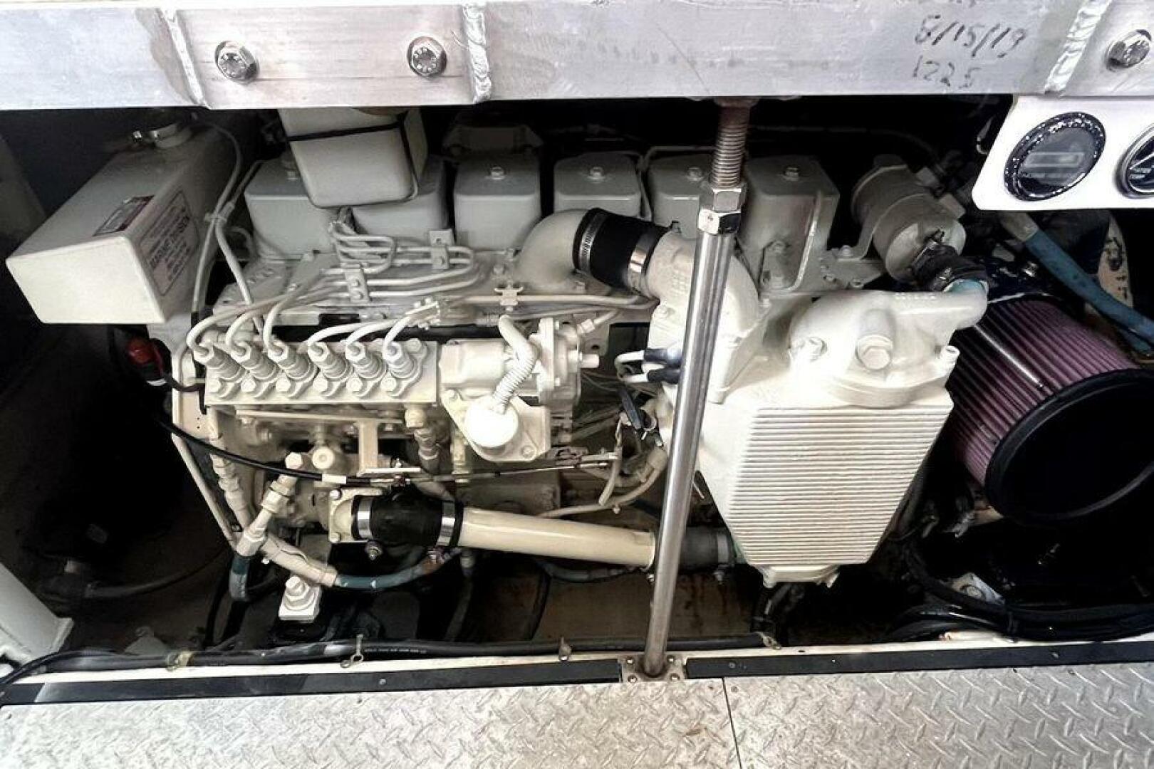 2000 Carver 396 Motor Yacht - Image 31