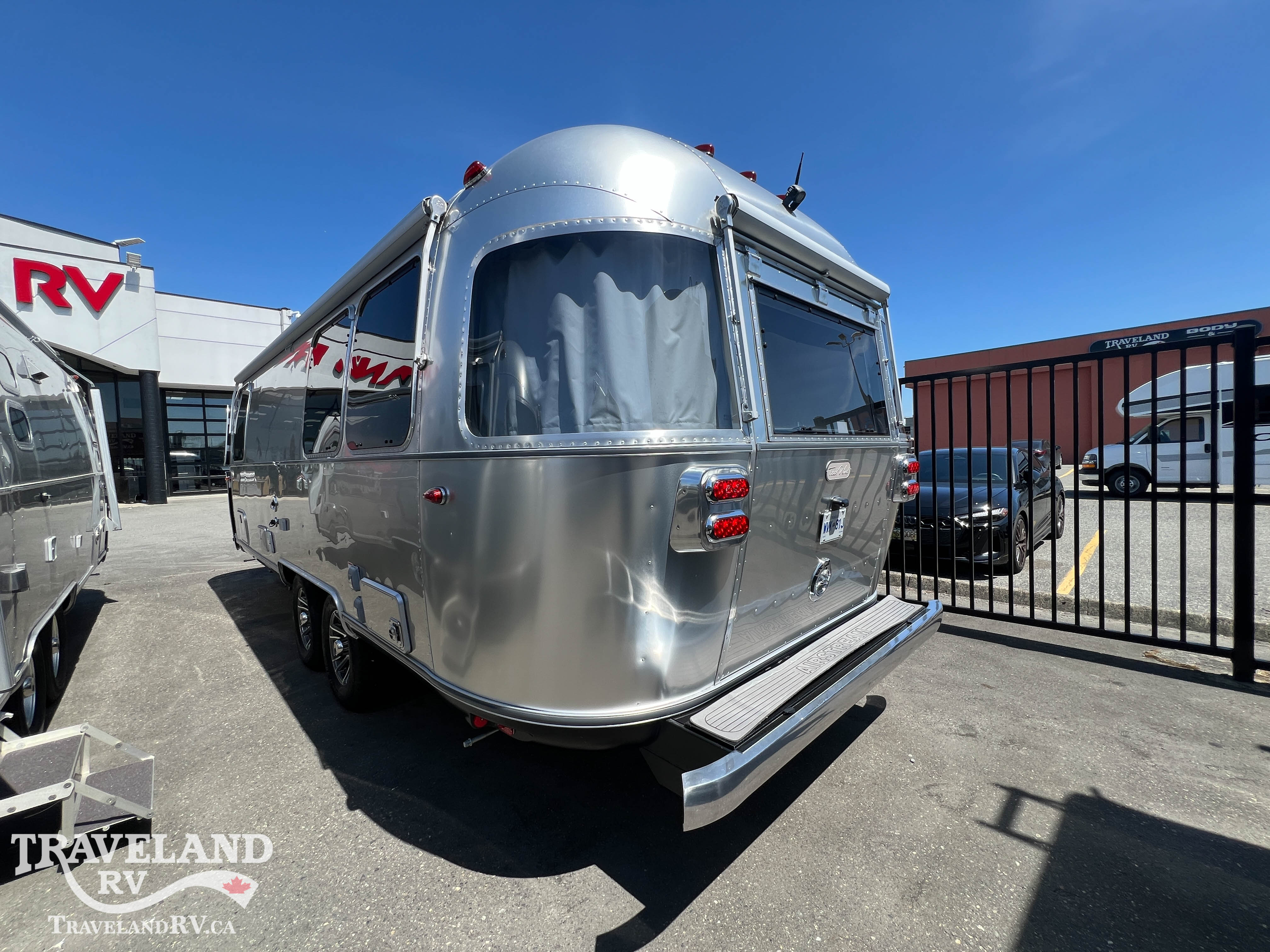 2025 Airstream Tradewind 25FBT - Image 8