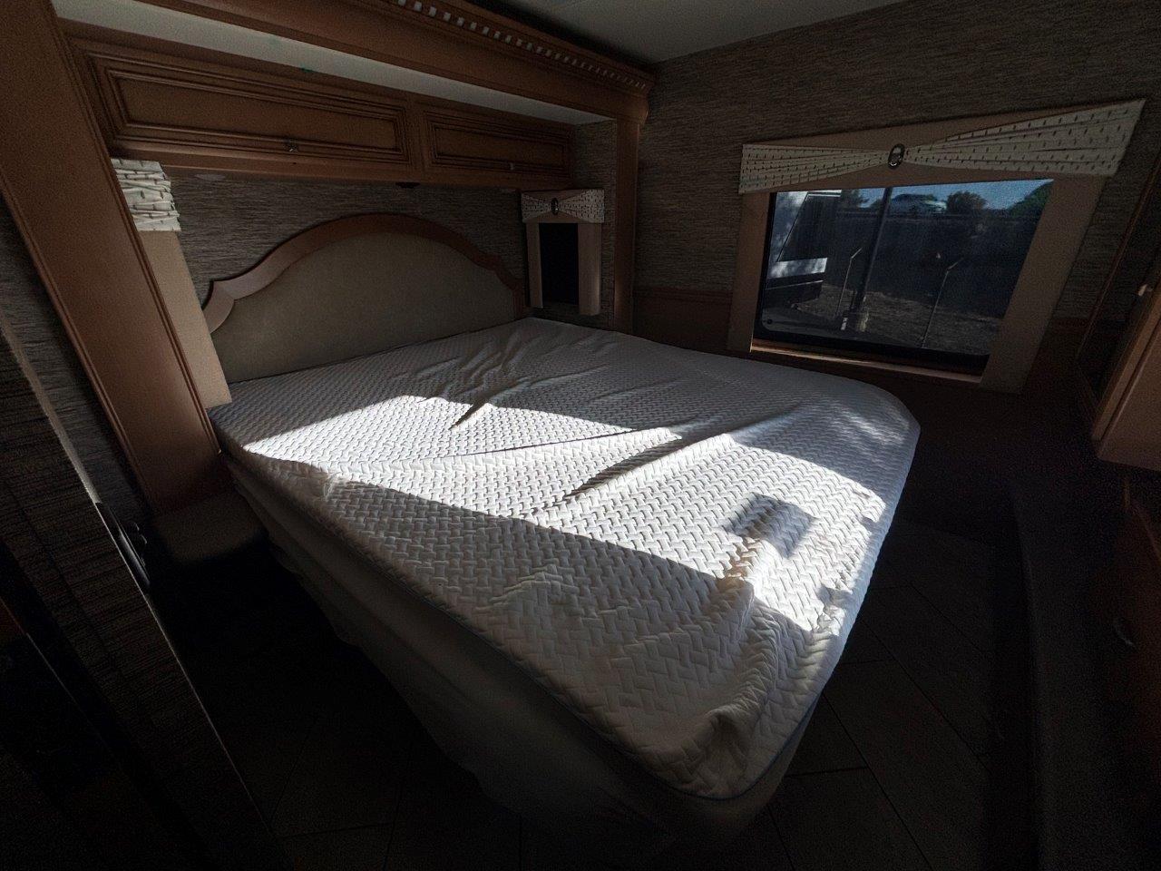 2017 Newmar Bay Star 3113 - Image 11