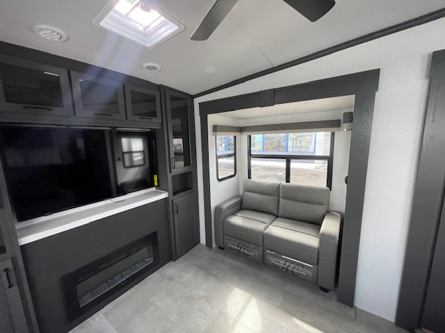 2025 ROCKWOOD SIGNATURE 375RL - Image 19