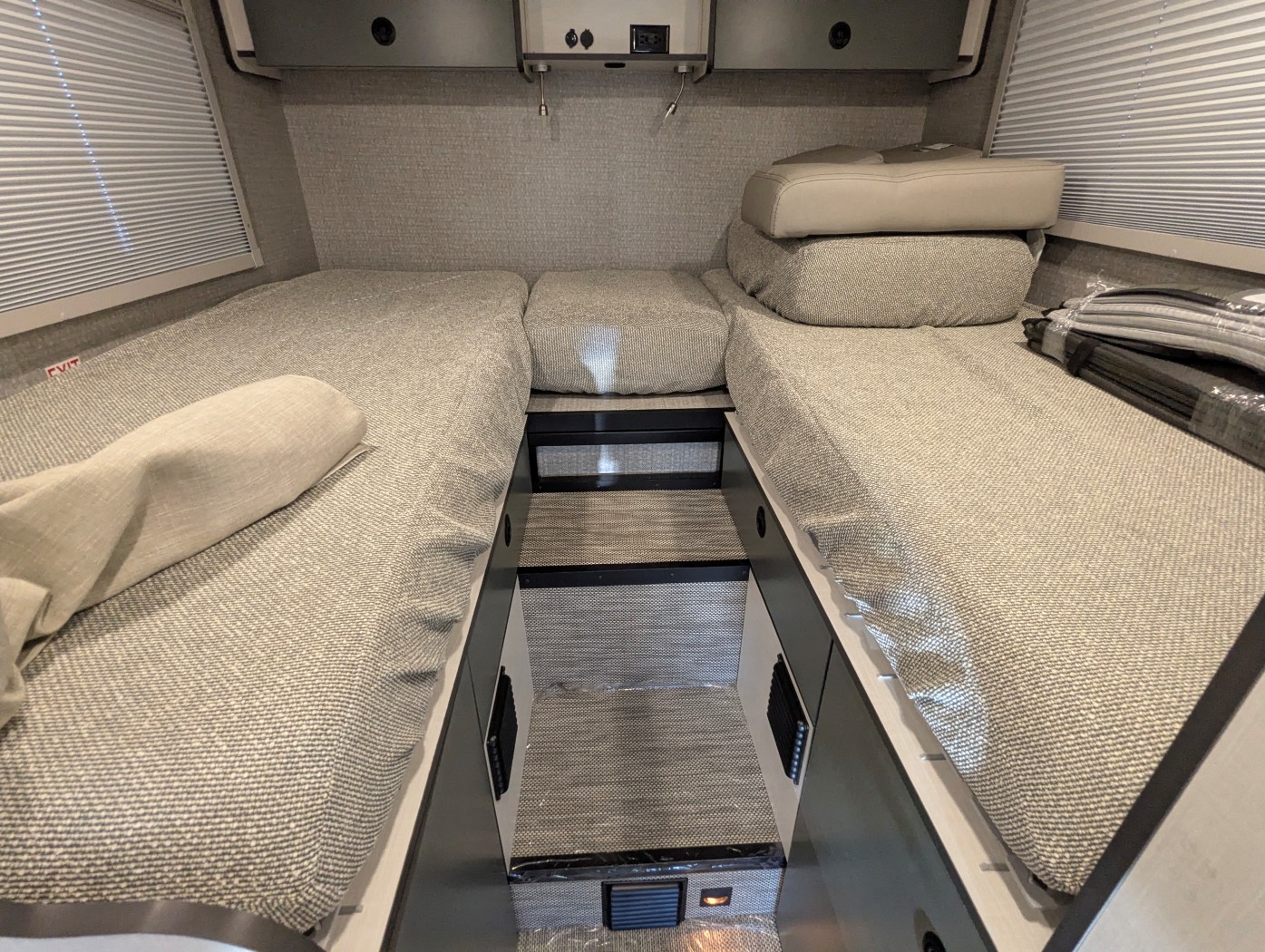 2026 Winnebago EKKO Sprinter 23B AWD - ATH Edition - Image 29