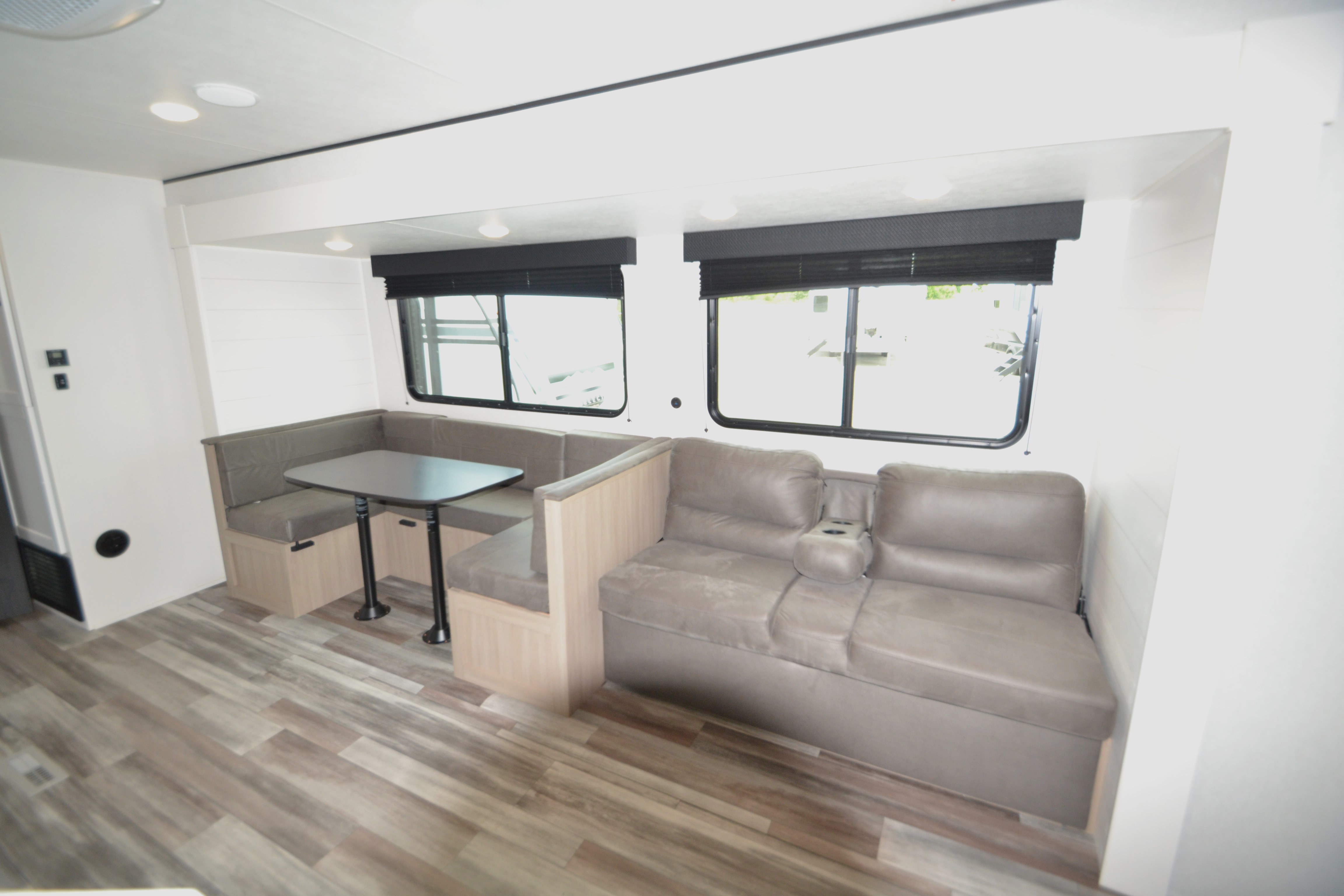 2026 Jayco Jay Flight SLX 321BDS - Image 8
