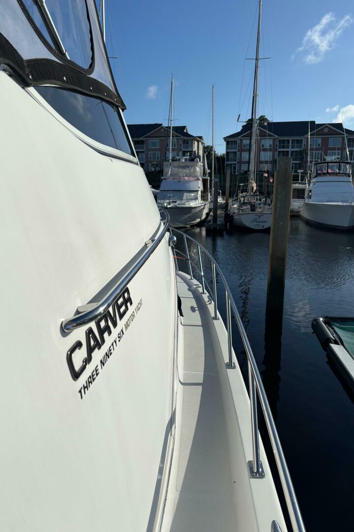 2001 Carver 396 Aft Cabin MY - Image 12