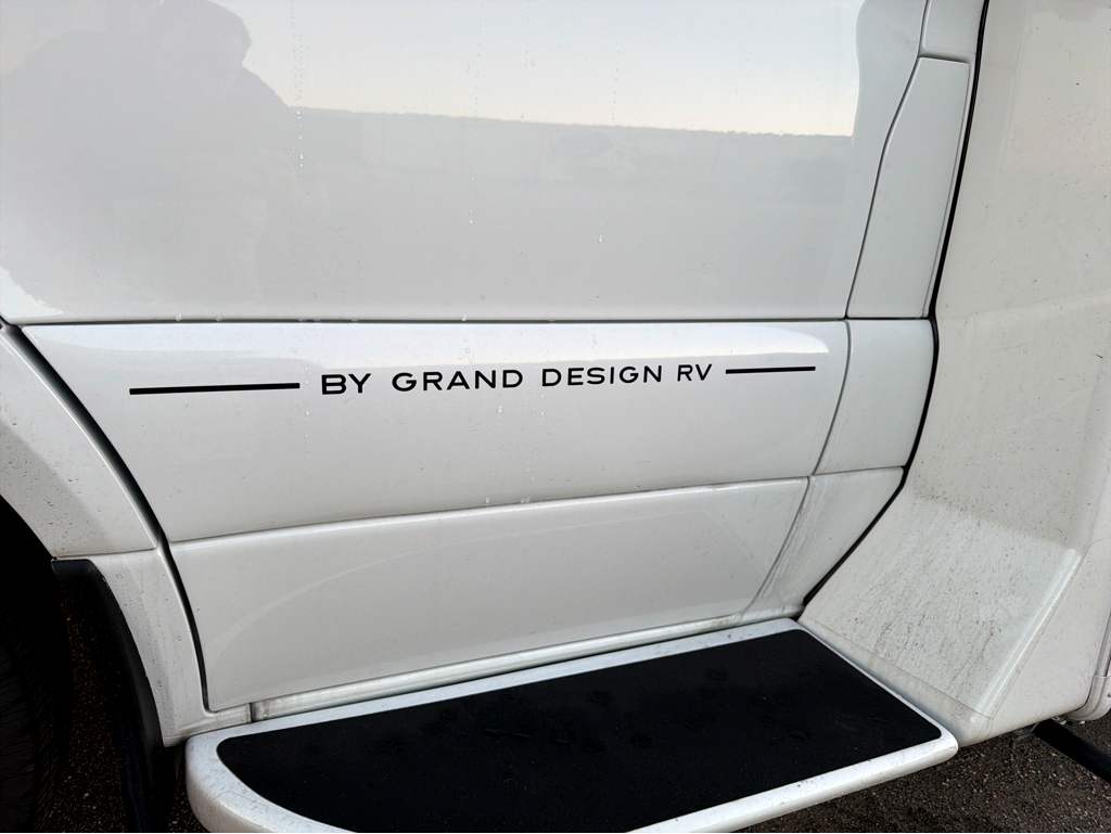 2027 Grand Design Lineage Series M 25FW - Image 6