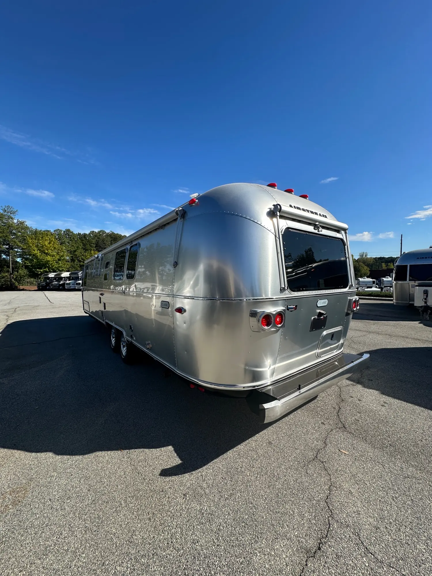 2027 Airstream Classic 33FBT - Image 4
