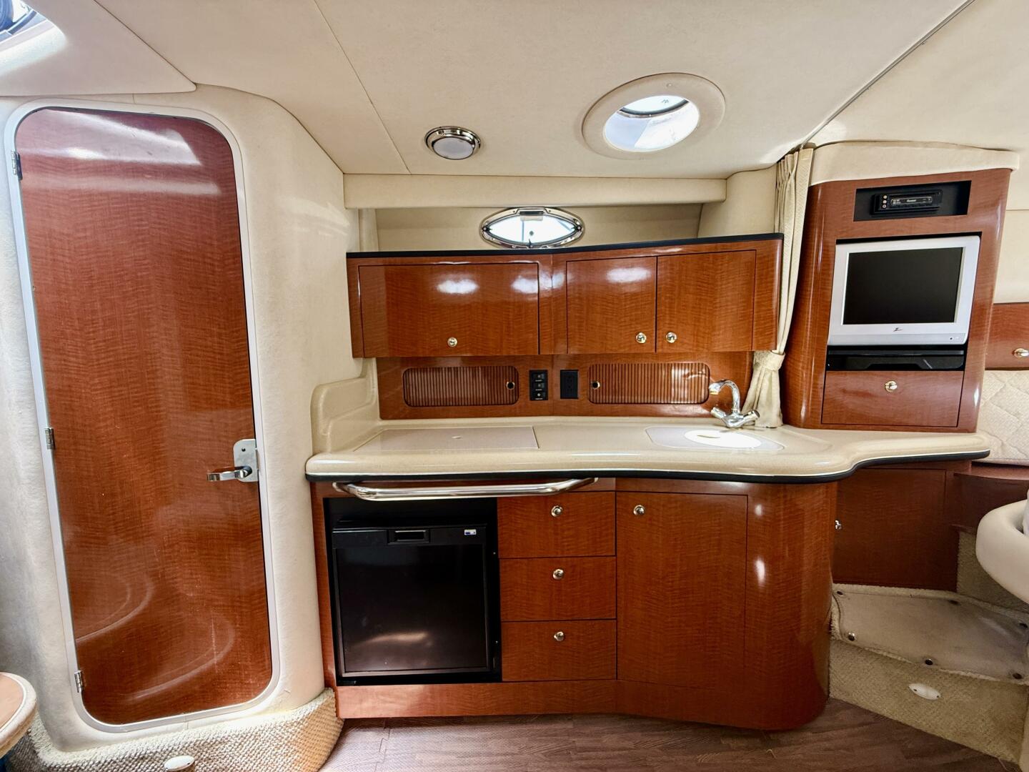 2004 Sea Ray 320 Sundancer - Image 25