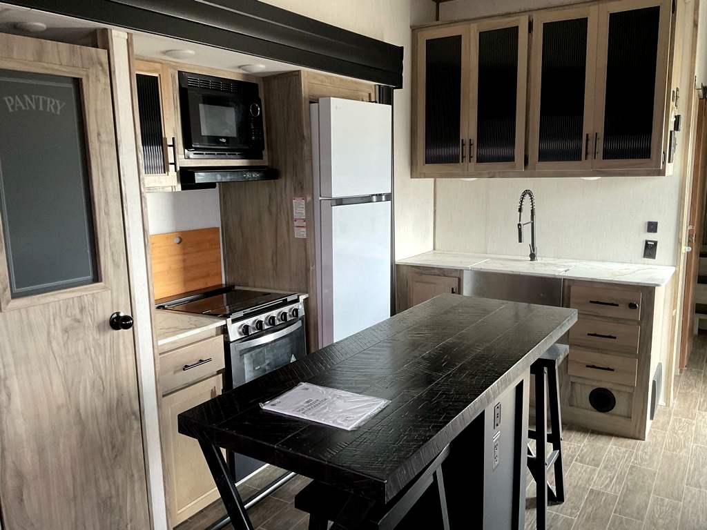 2022 FOREST RIVER ARTICWOLF M-3880 SUITE - Image 11