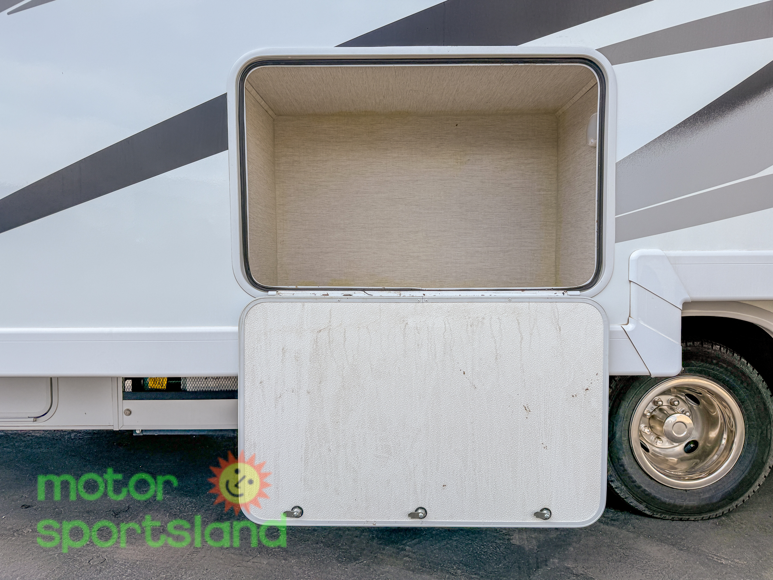 2025 Thor Motor Coach Chateau 27P - Image 19